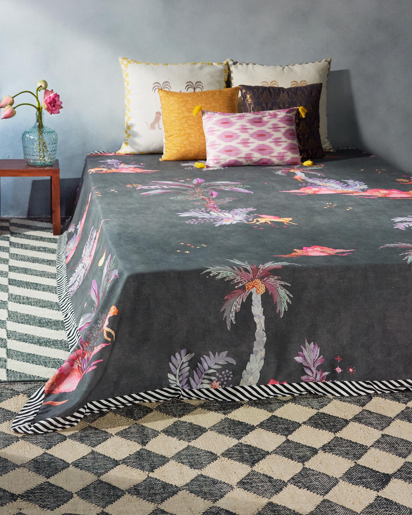 Singa Bed Cover - Queen