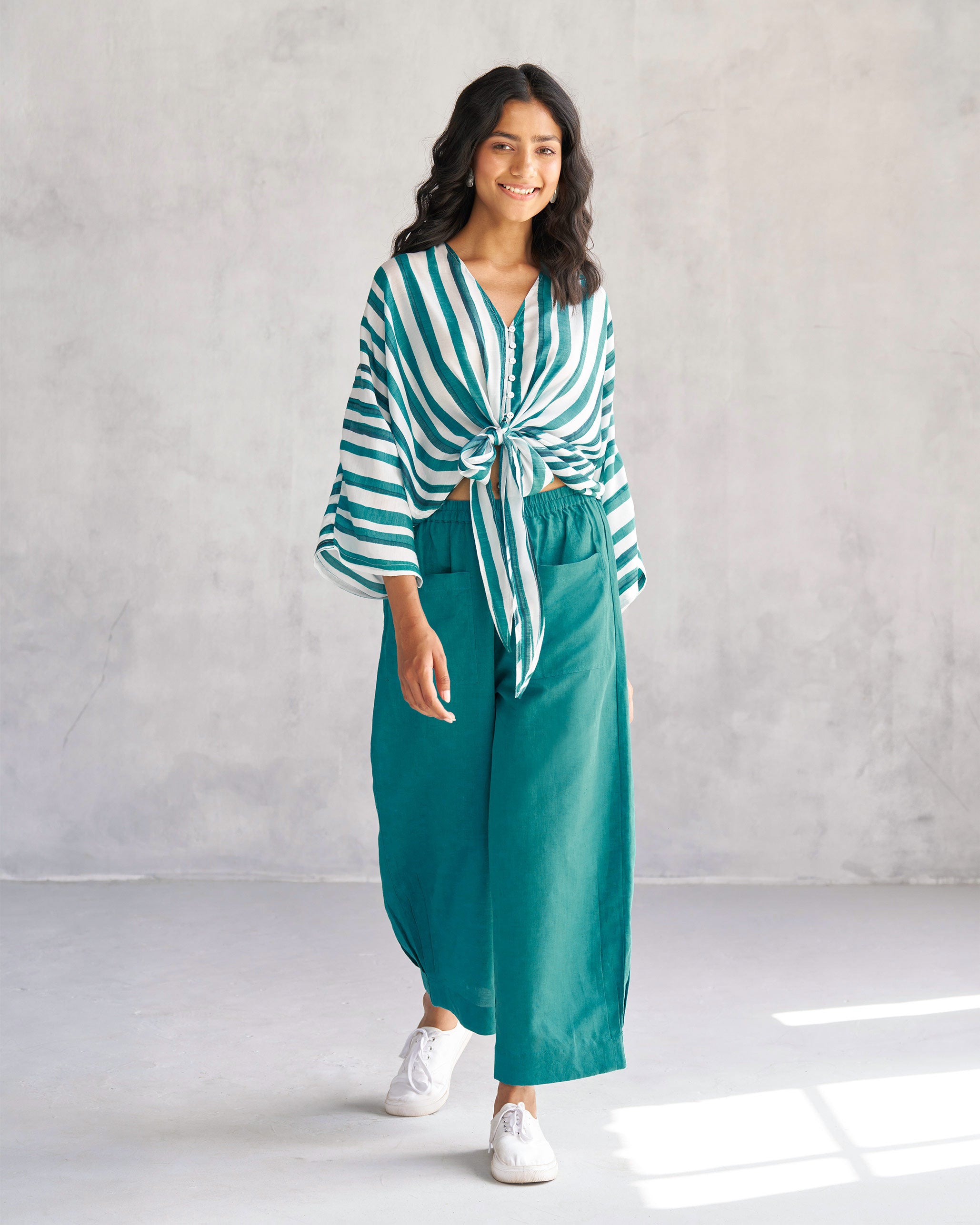 Front Knot Top - Teal & White Tssxnb