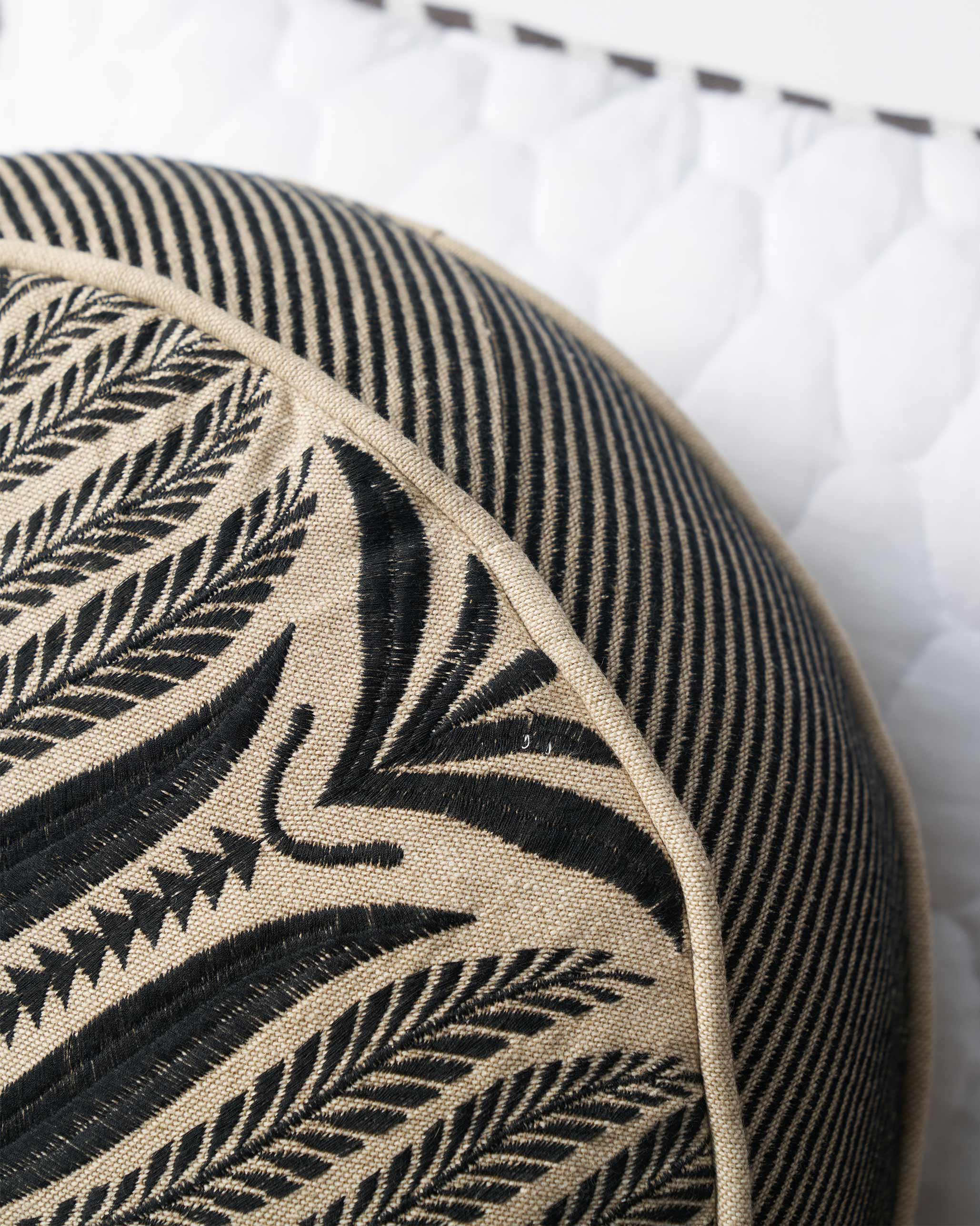 Morocco Leaf Cushion Cover(Black)