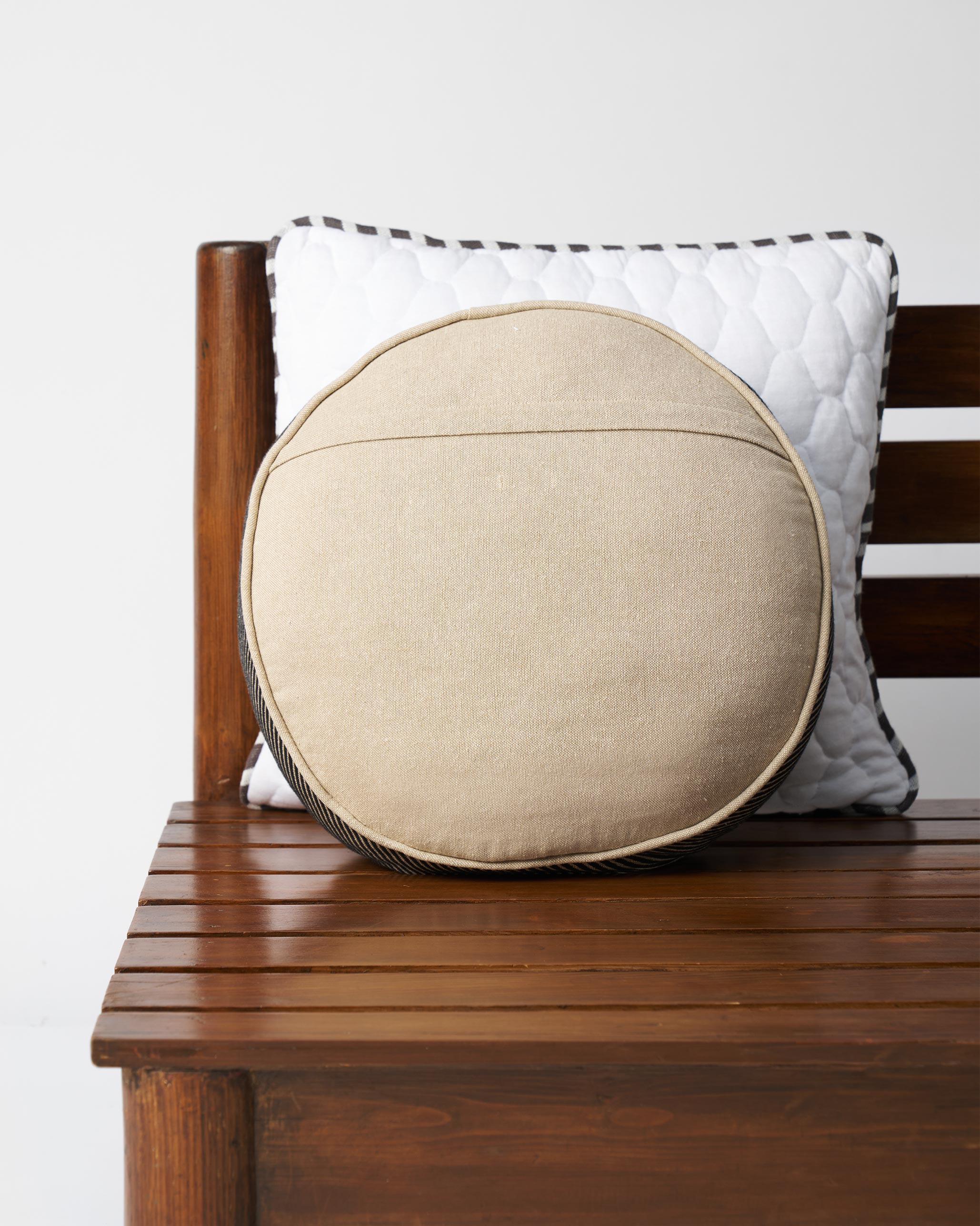 Morocco Leaf Cushion Cover(Black)