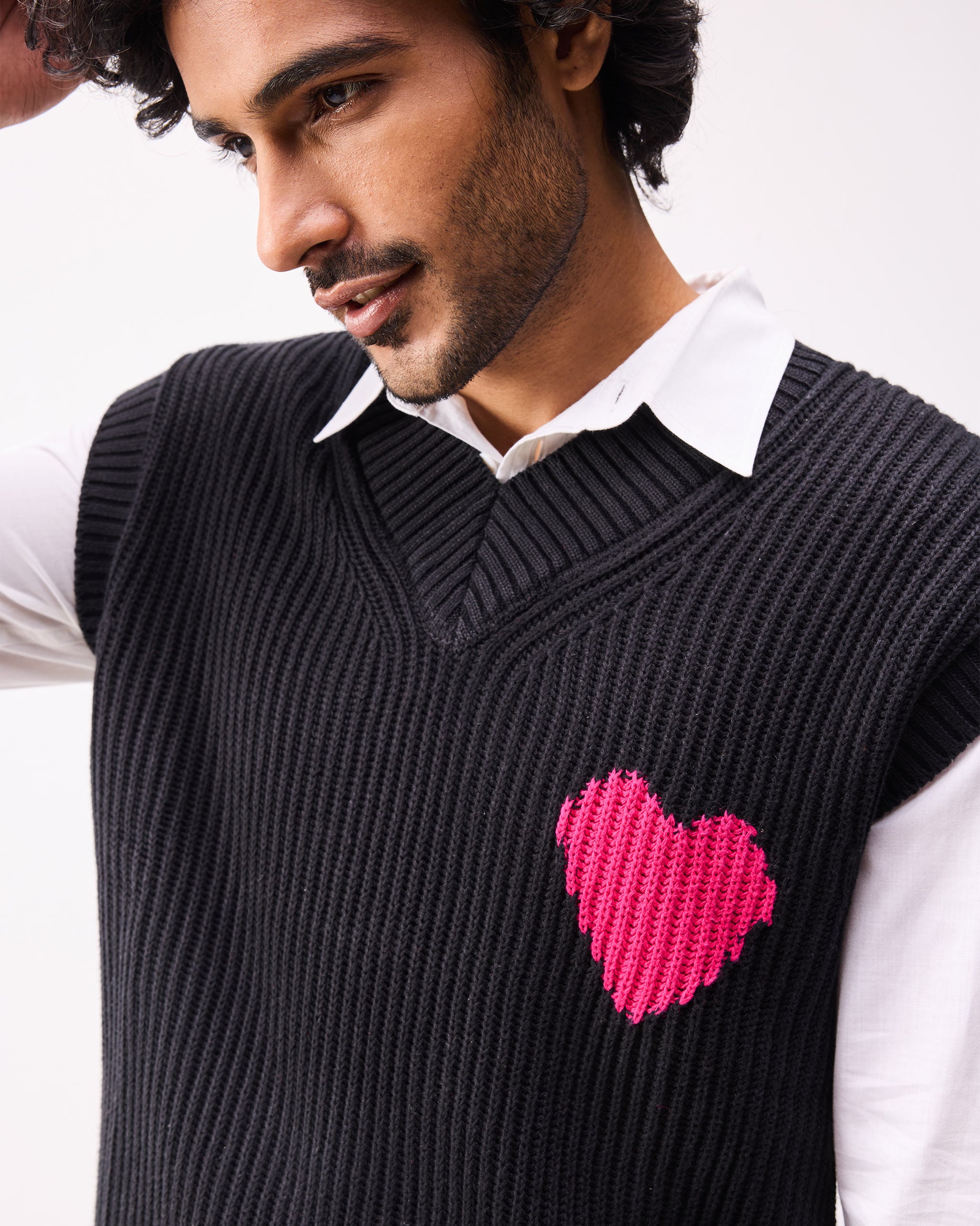 Yule V-neck Sweater - Black