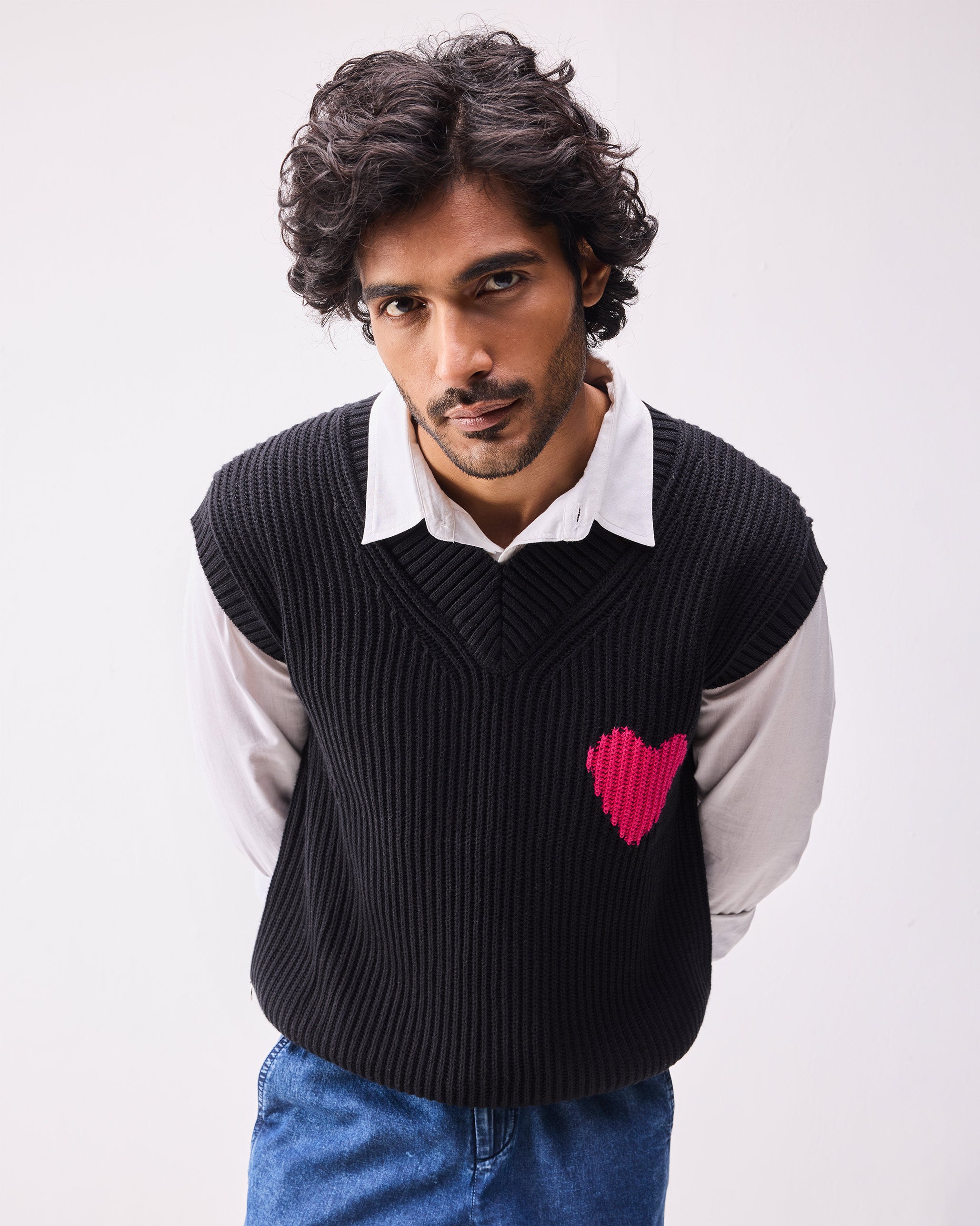 Yule V-neck Sweater - Black