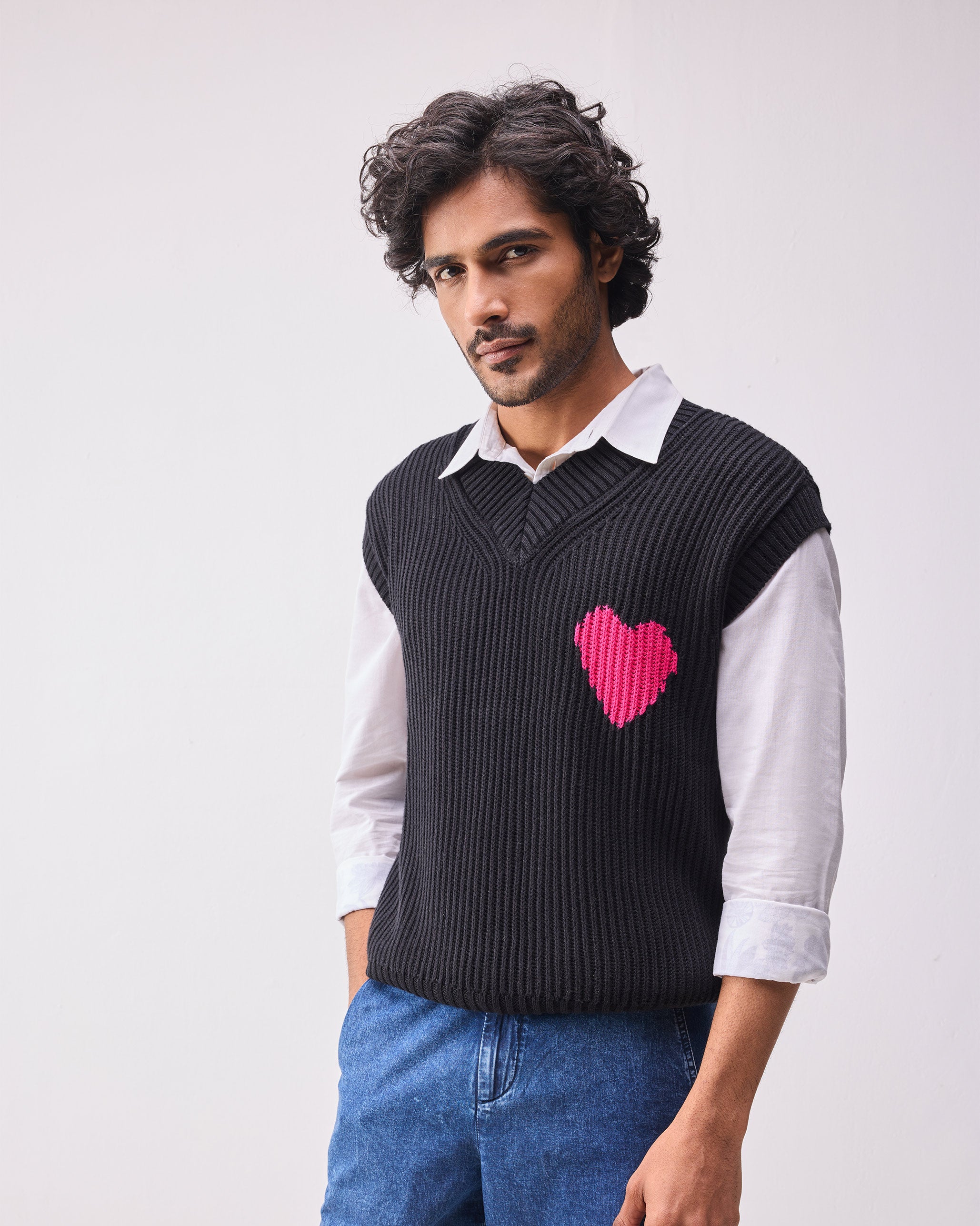 Yule V-neck Sweater - Black