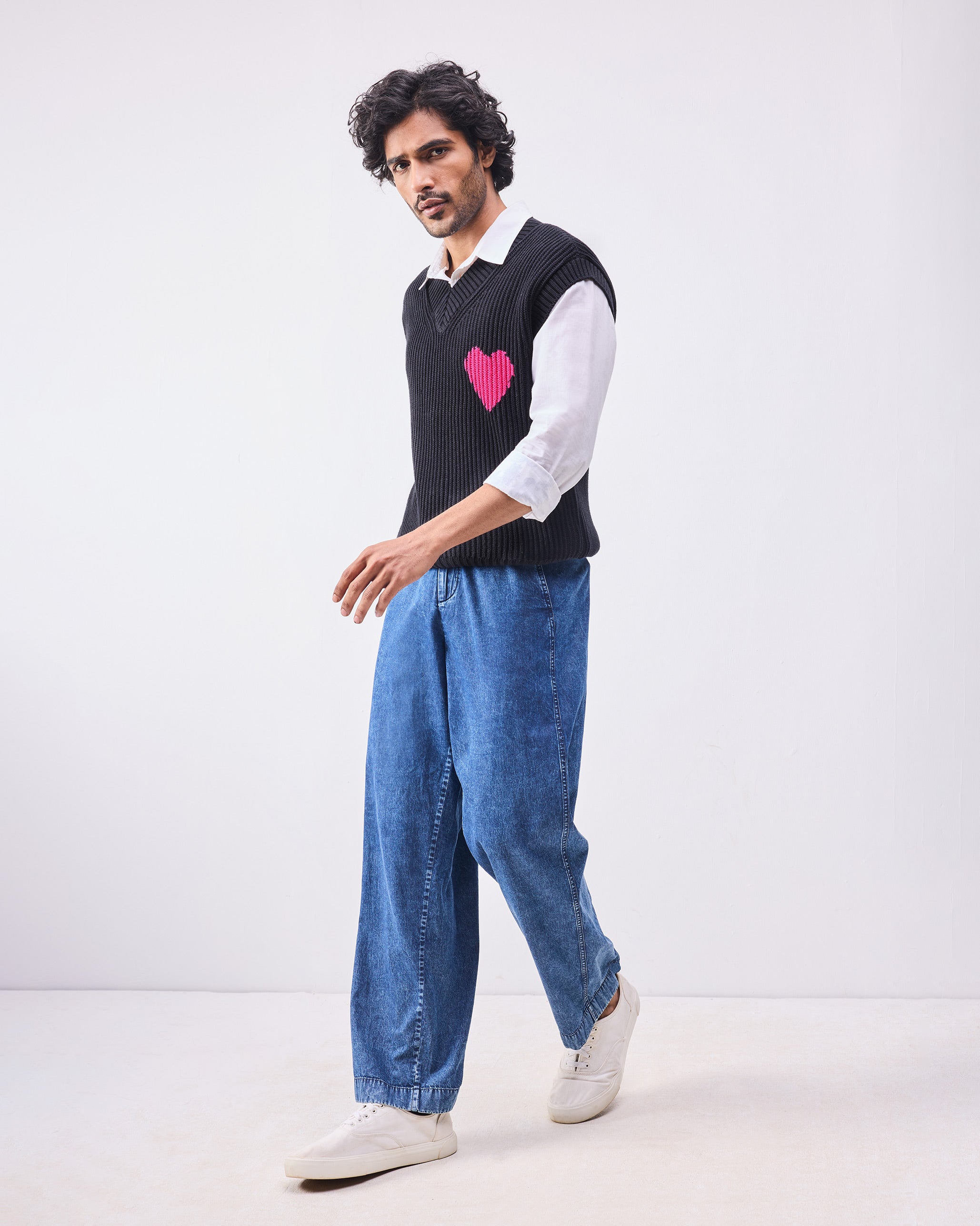 Yule V-neck Sweater - Black