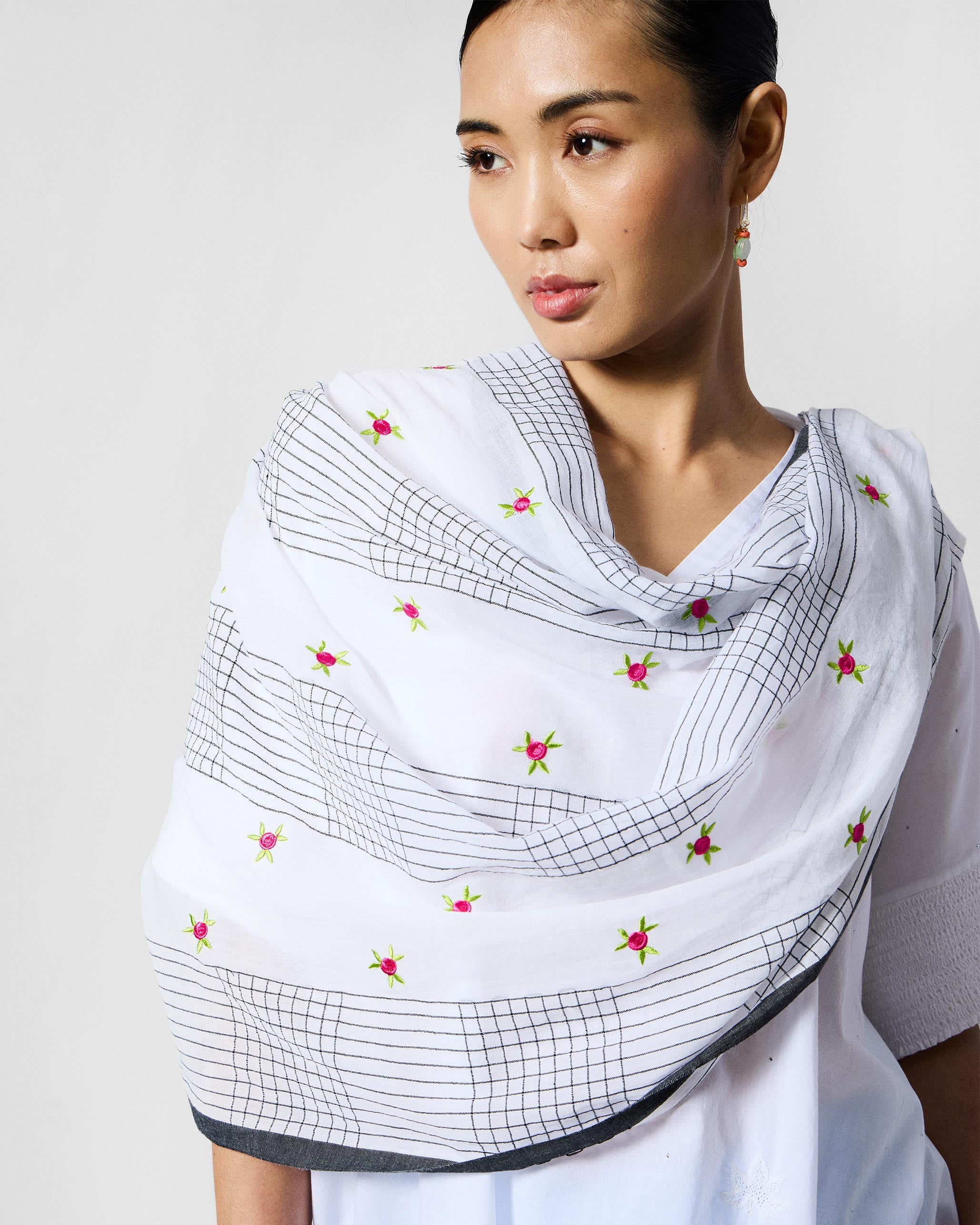 Rose Bloom Scarf - Black & White