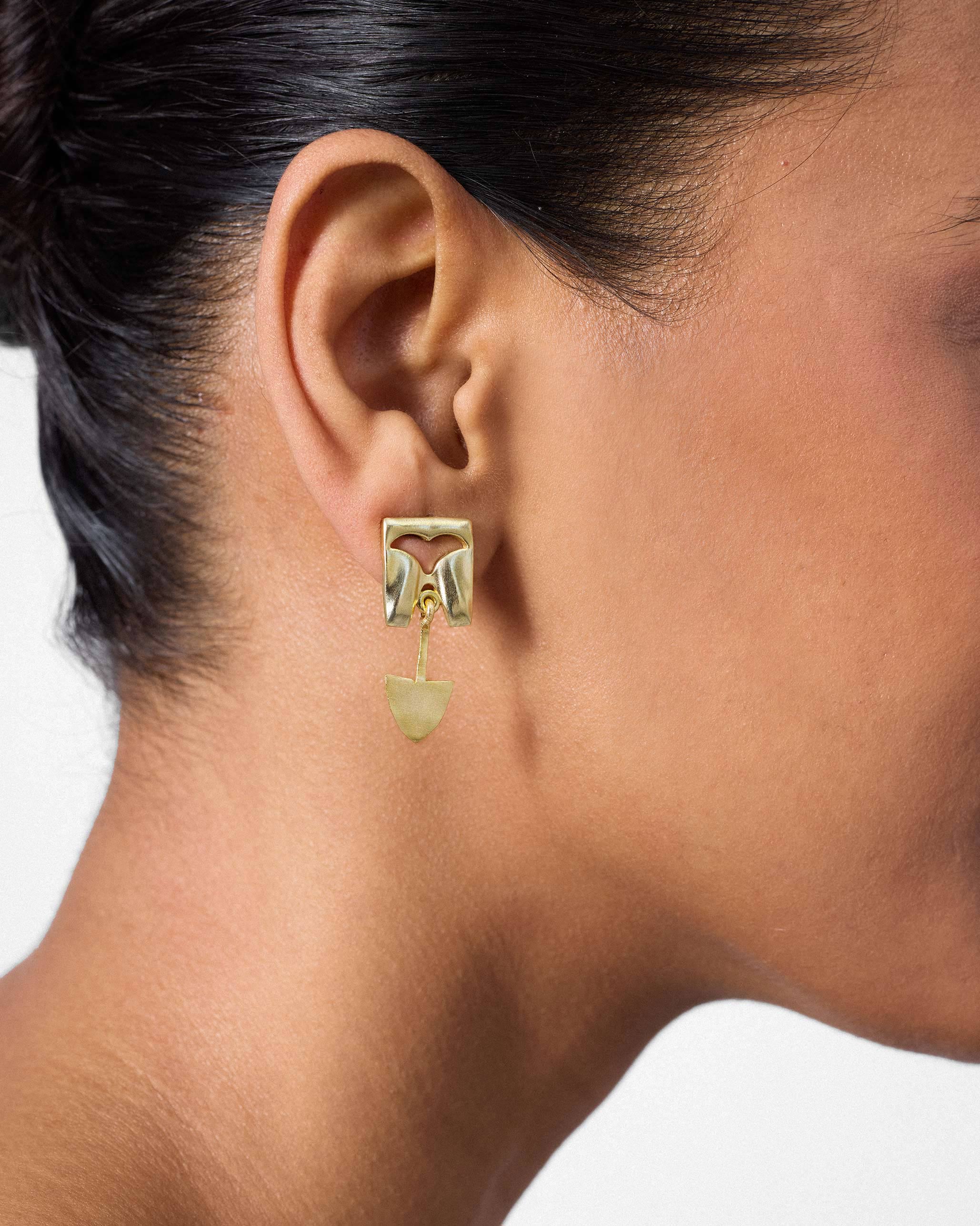 Machli Studs - Gold