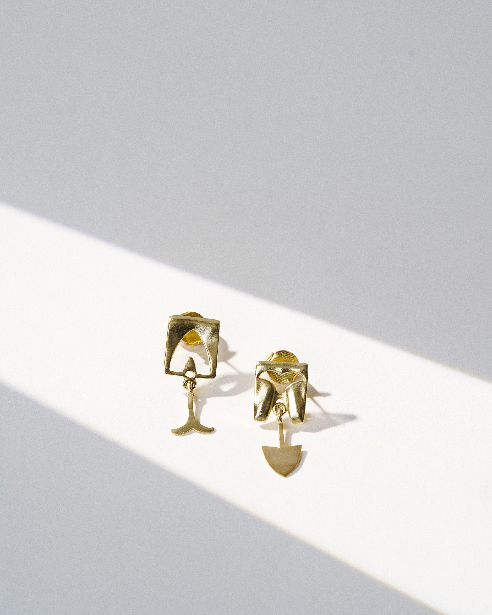 Machli Studs - Gold