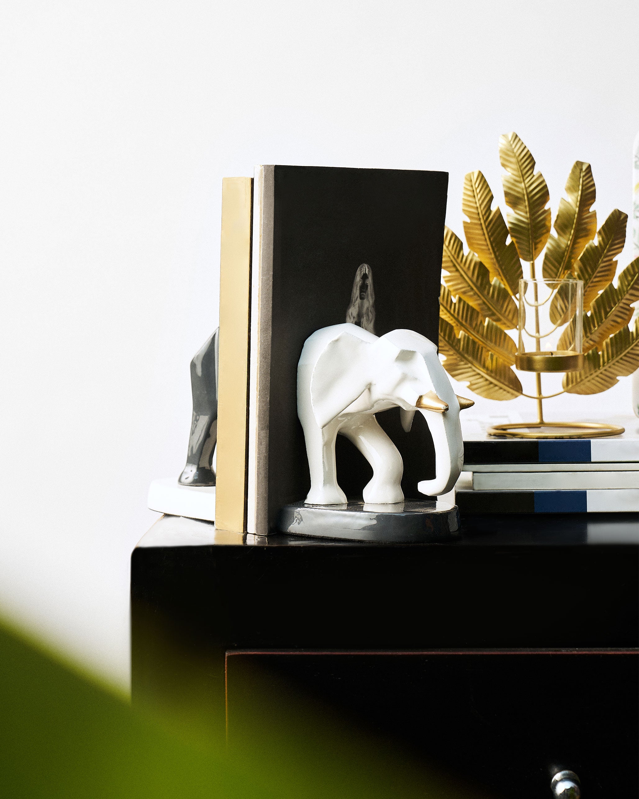 Ele Bookend