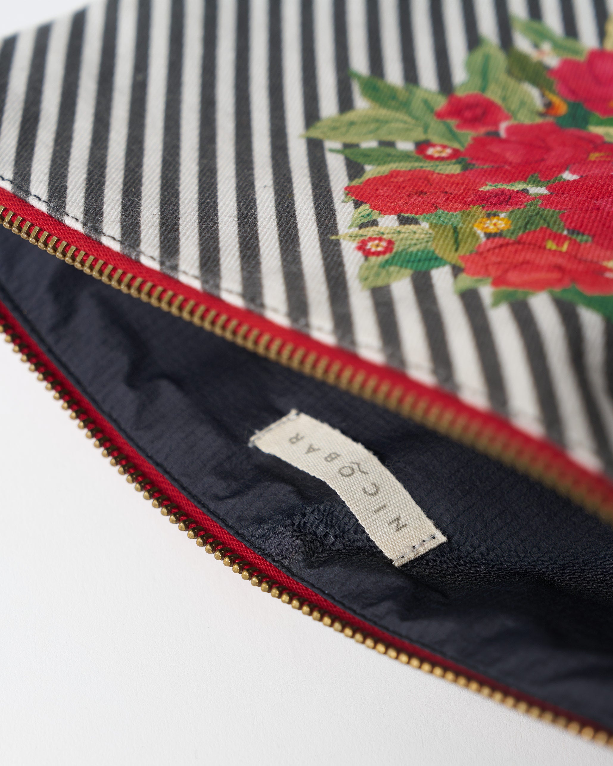 Rose Bunch Pouch - Multicolor