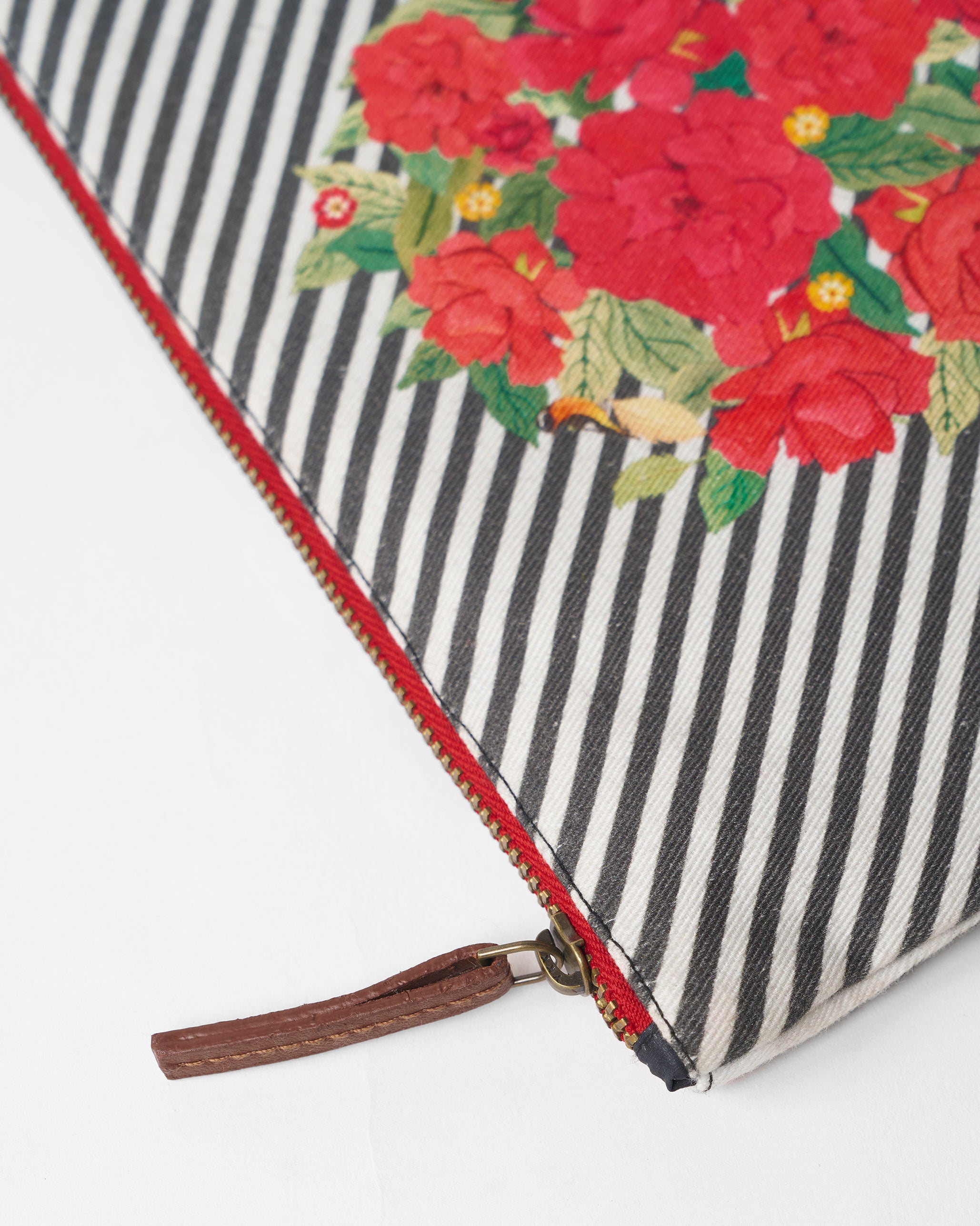 Rose Bunch Pouch - Multicolor