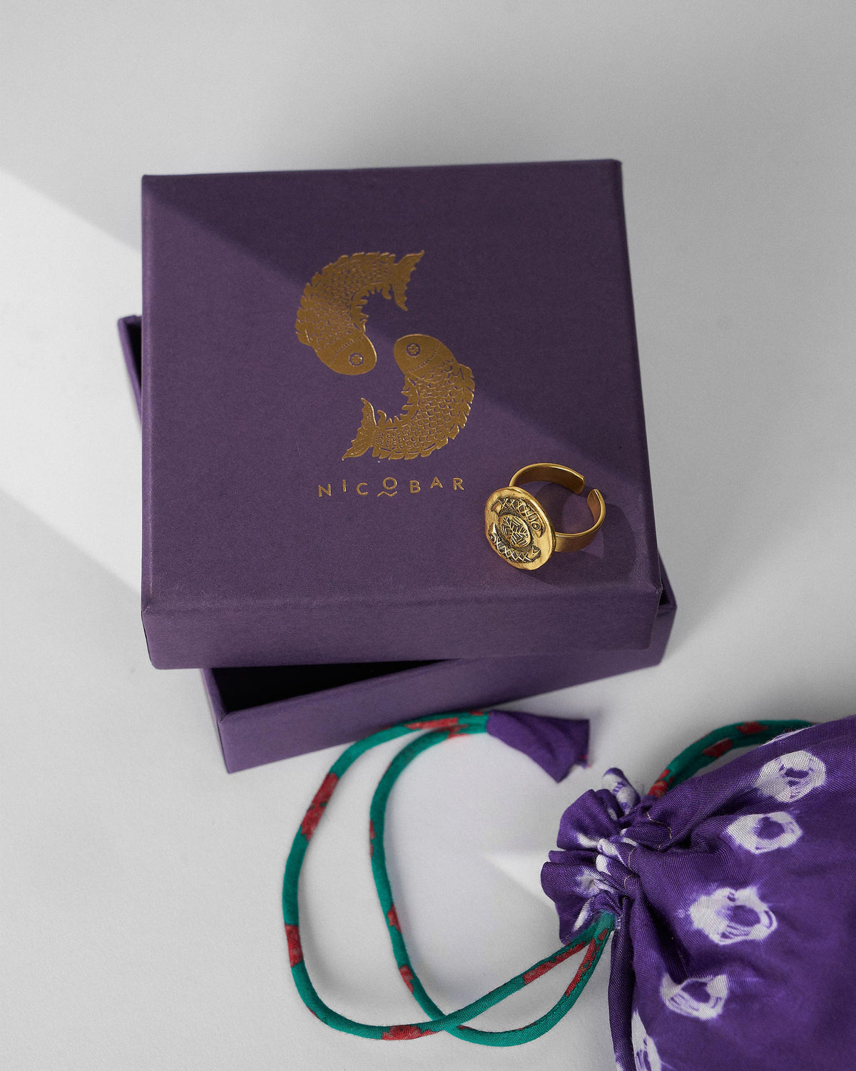 Machli Signet Ring - Gold