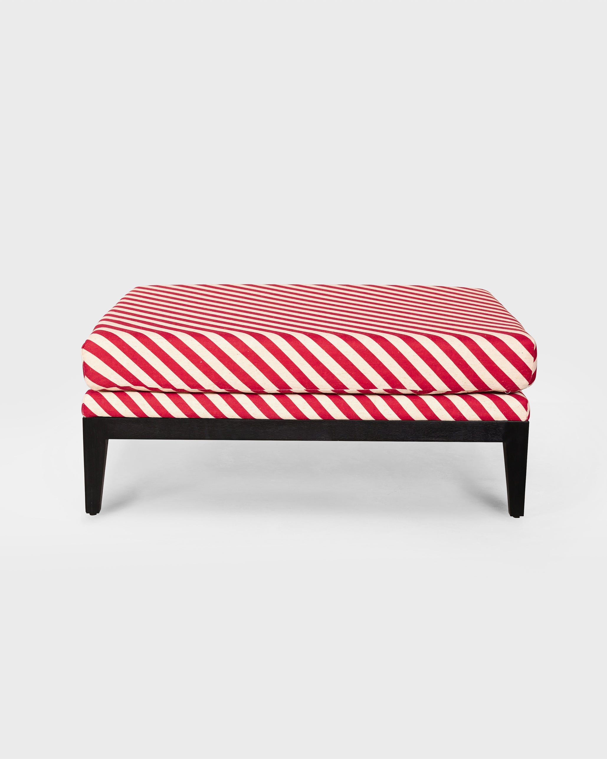 Ele Grove Pouf