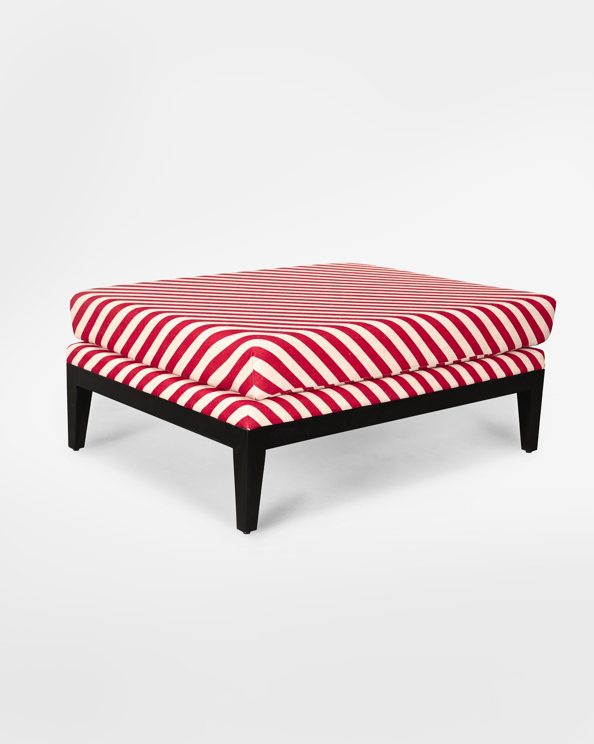 Ele Grove Pouf