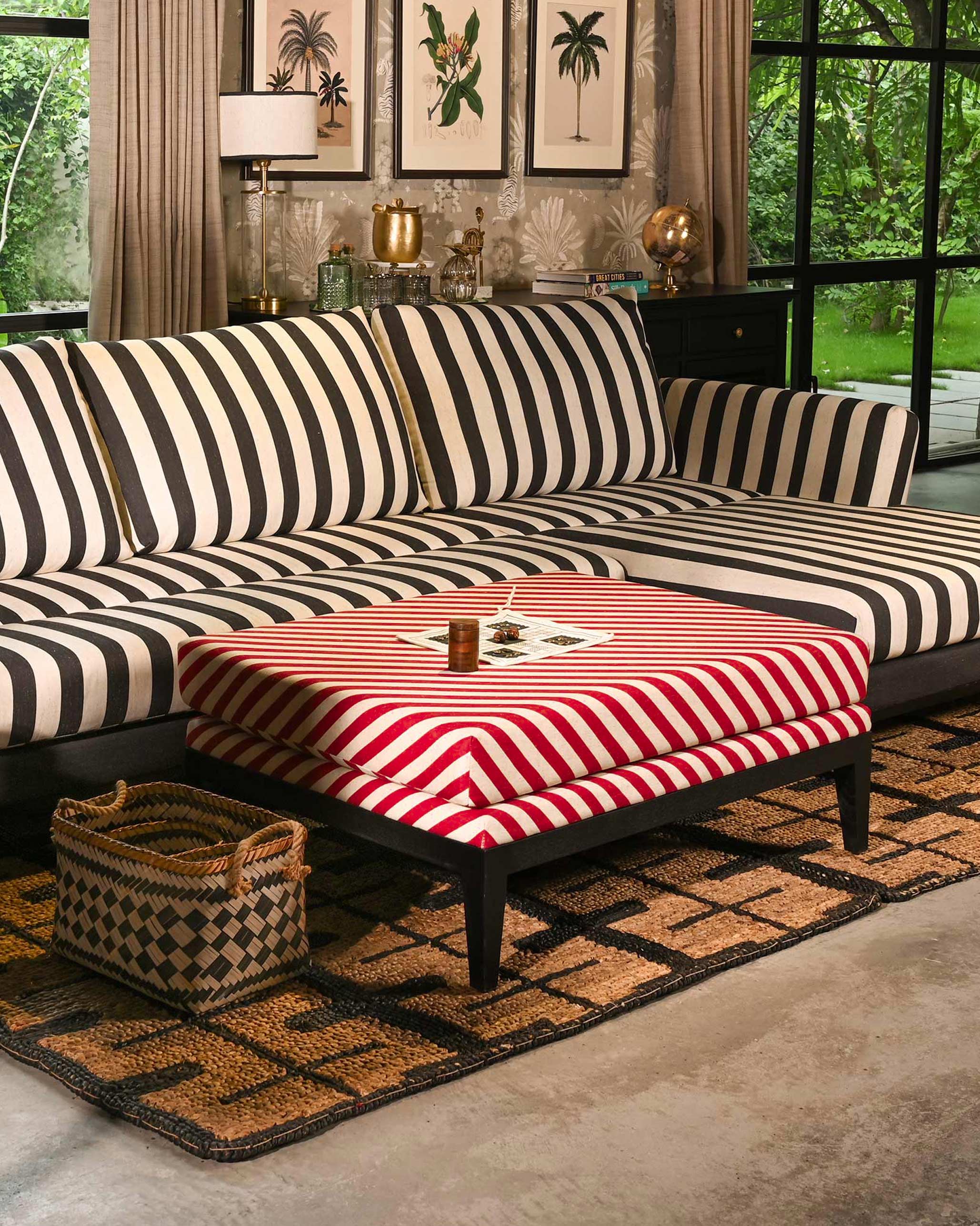 Ele Grove Pouf