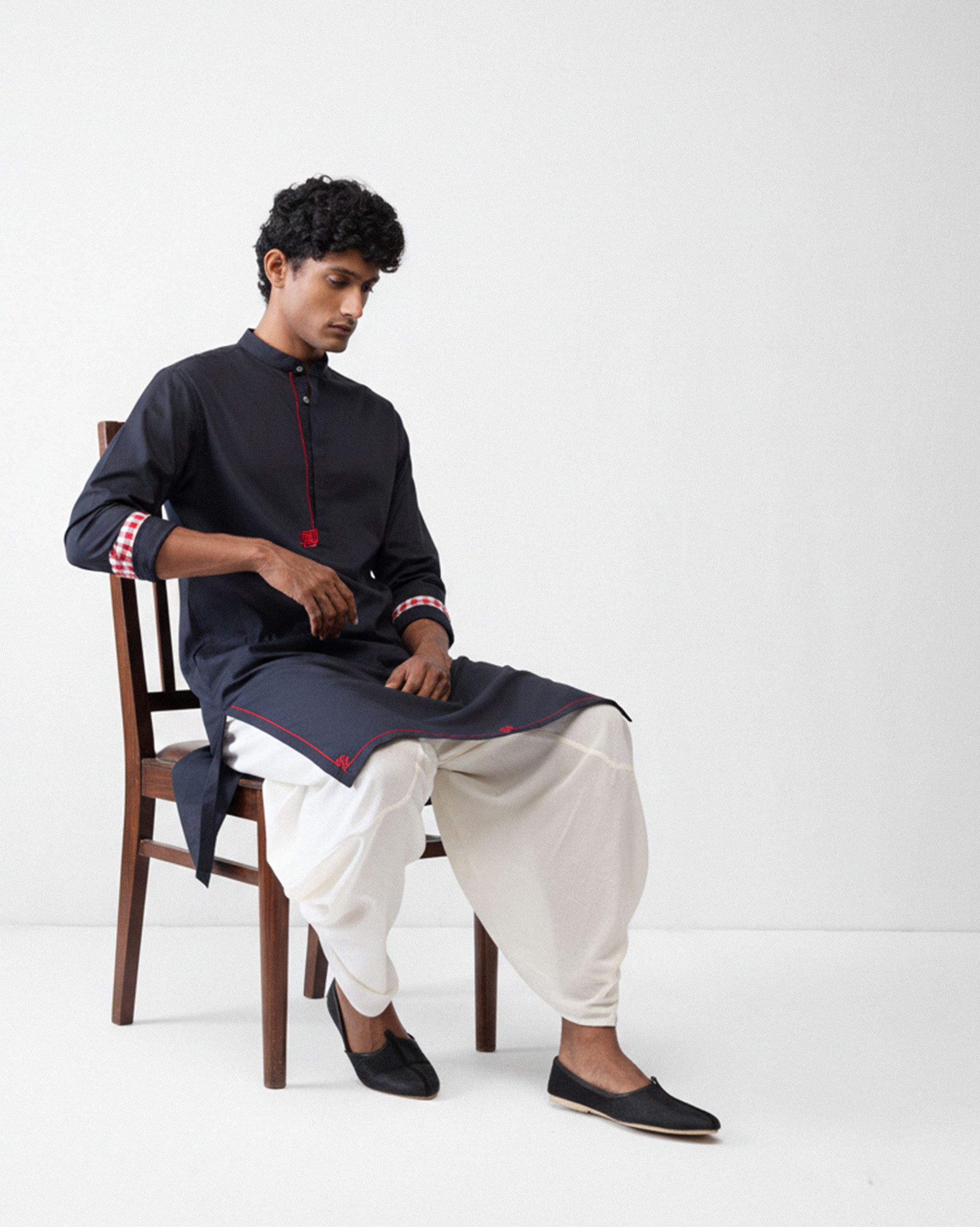 Arrham Kurta - Black Embroidered