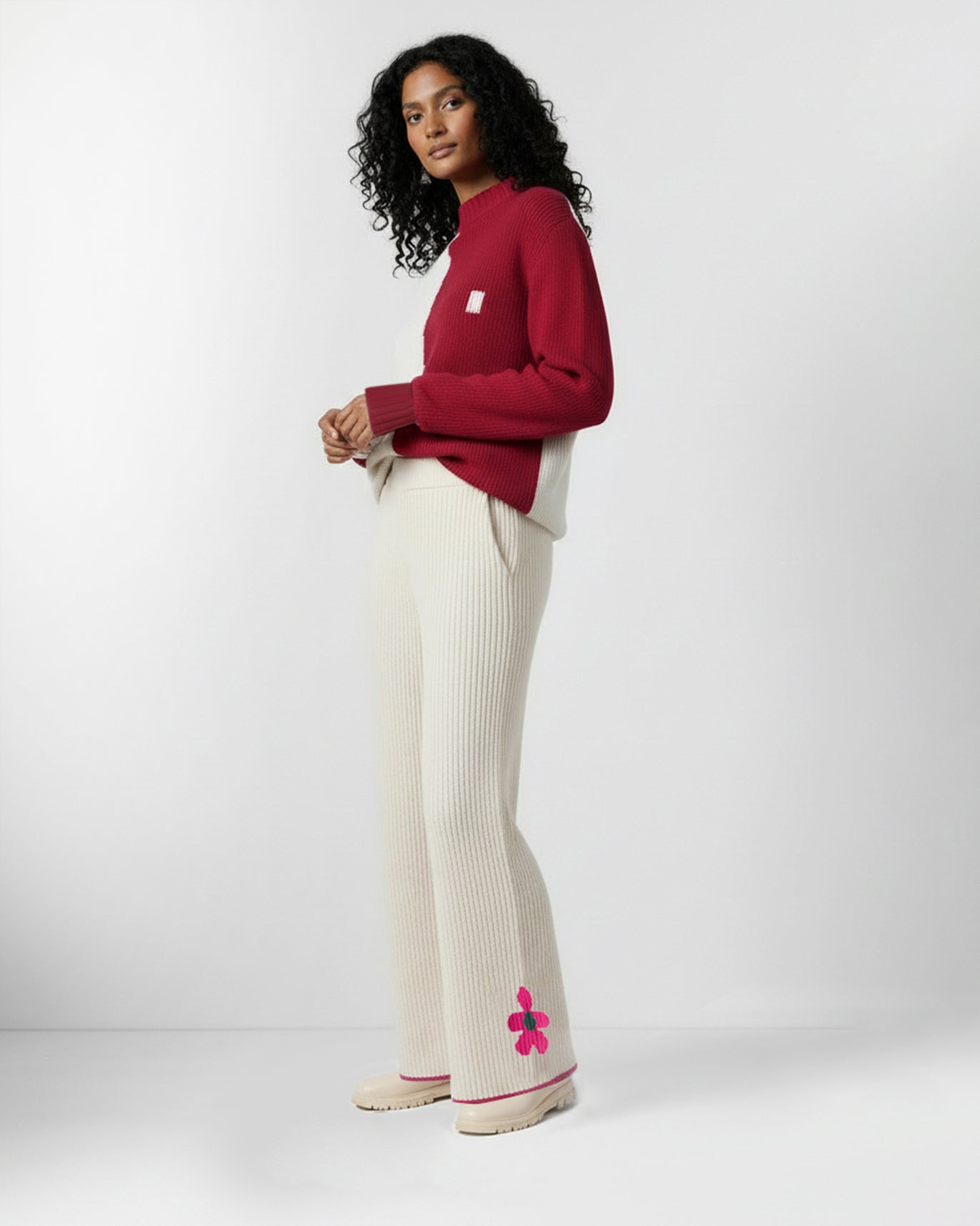 Crew Neck Sweater - Ivory & Red