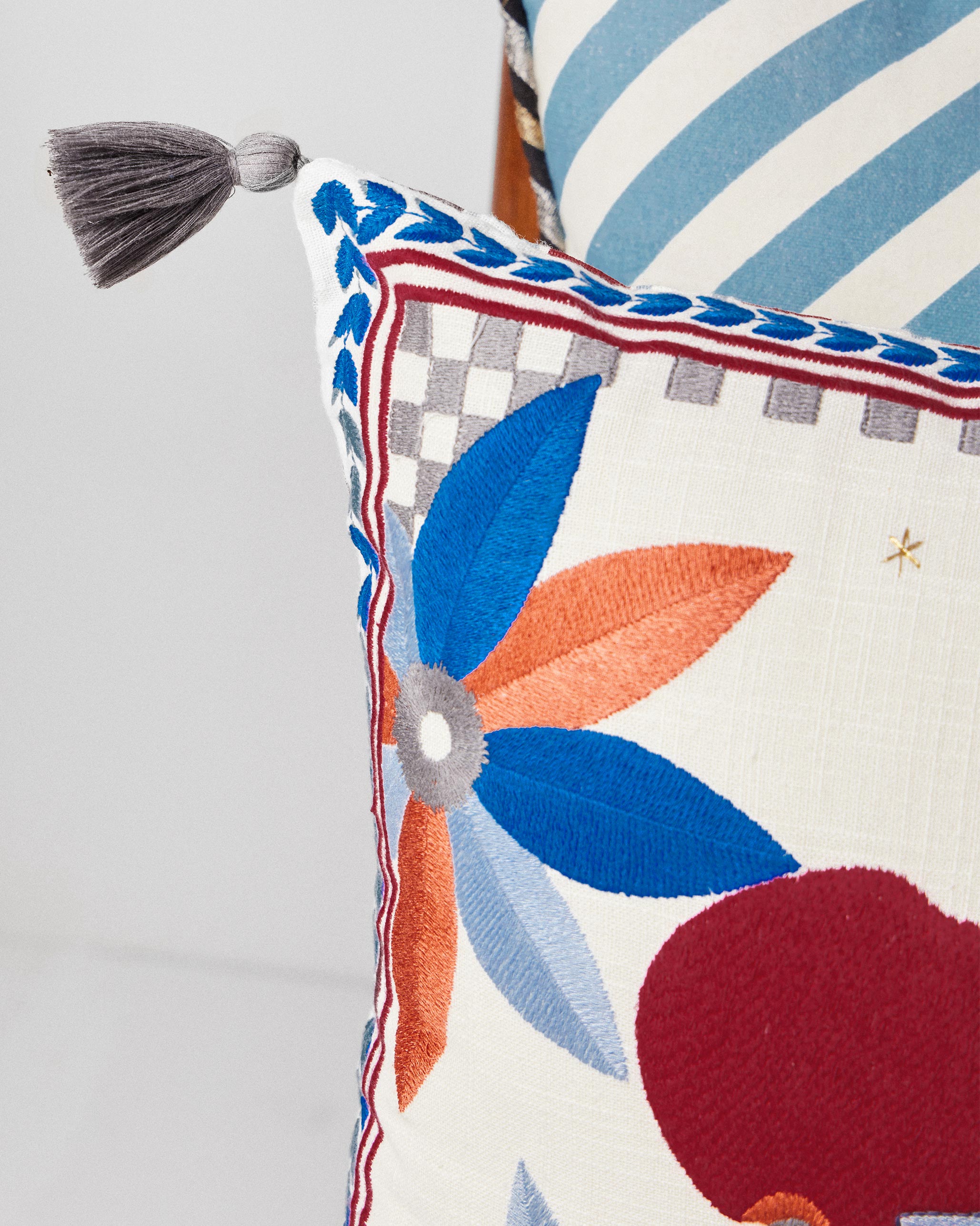 Bulbul Cushion Cover