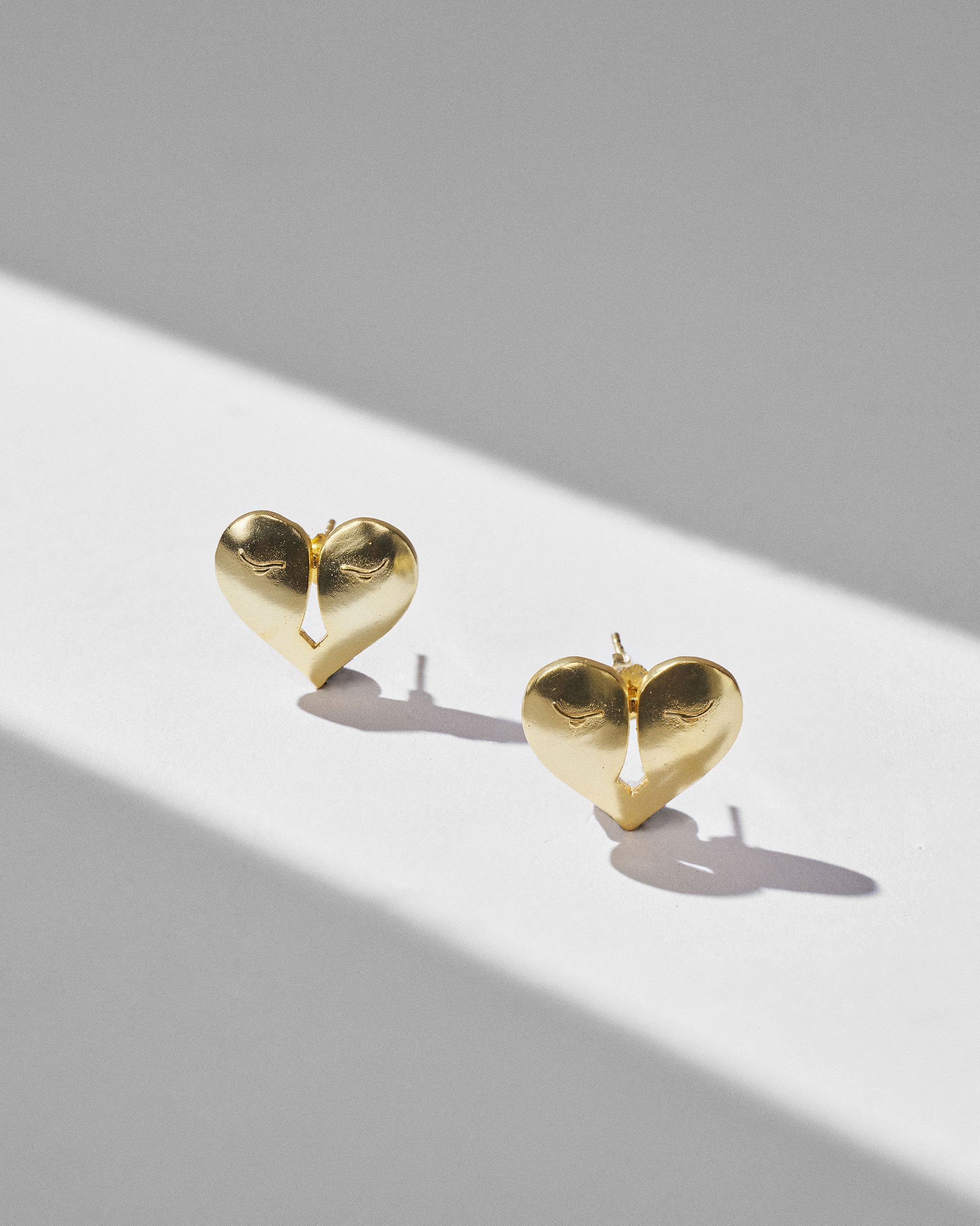 Dil Studs - Gold