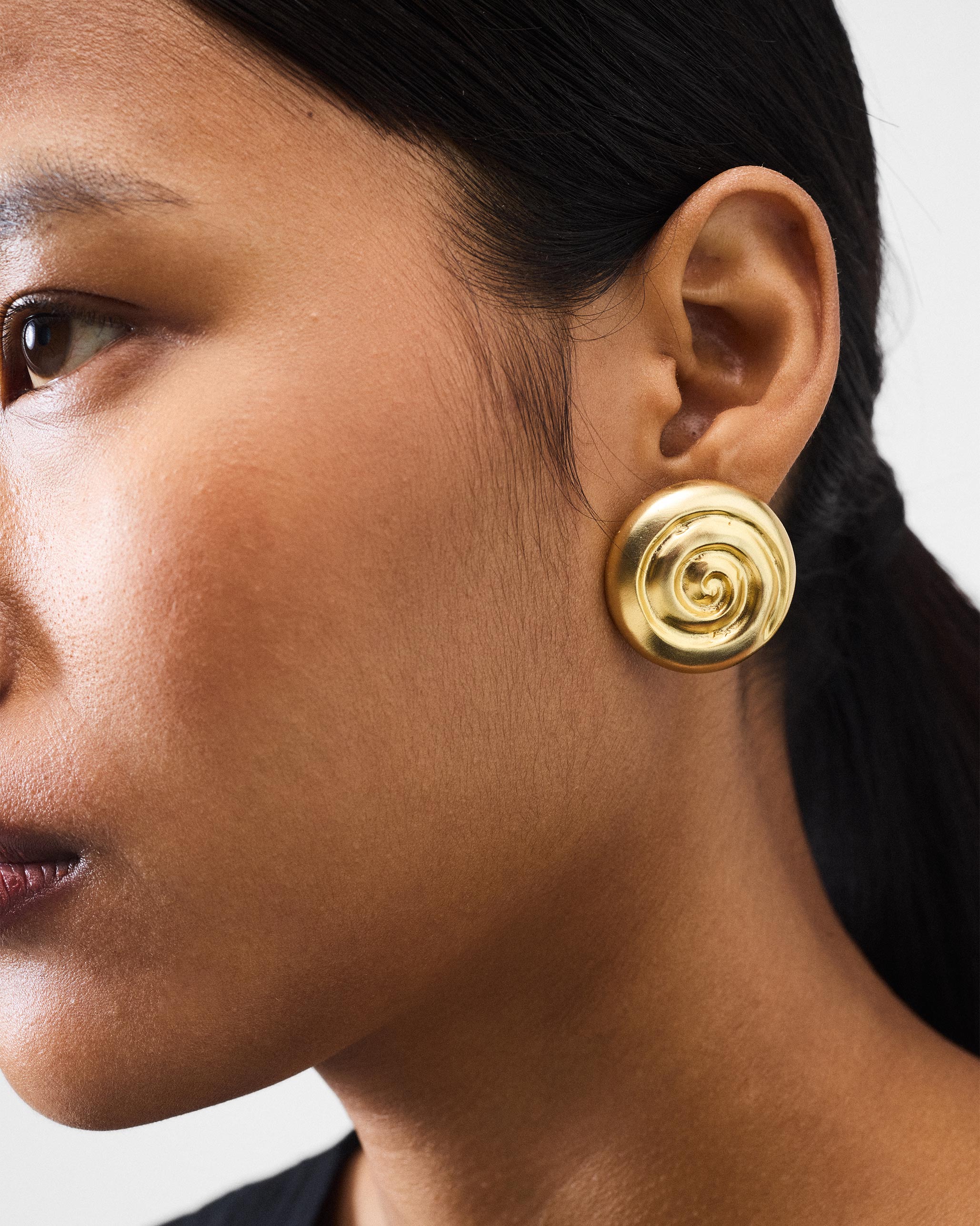 Swirlpool Studs - Gold