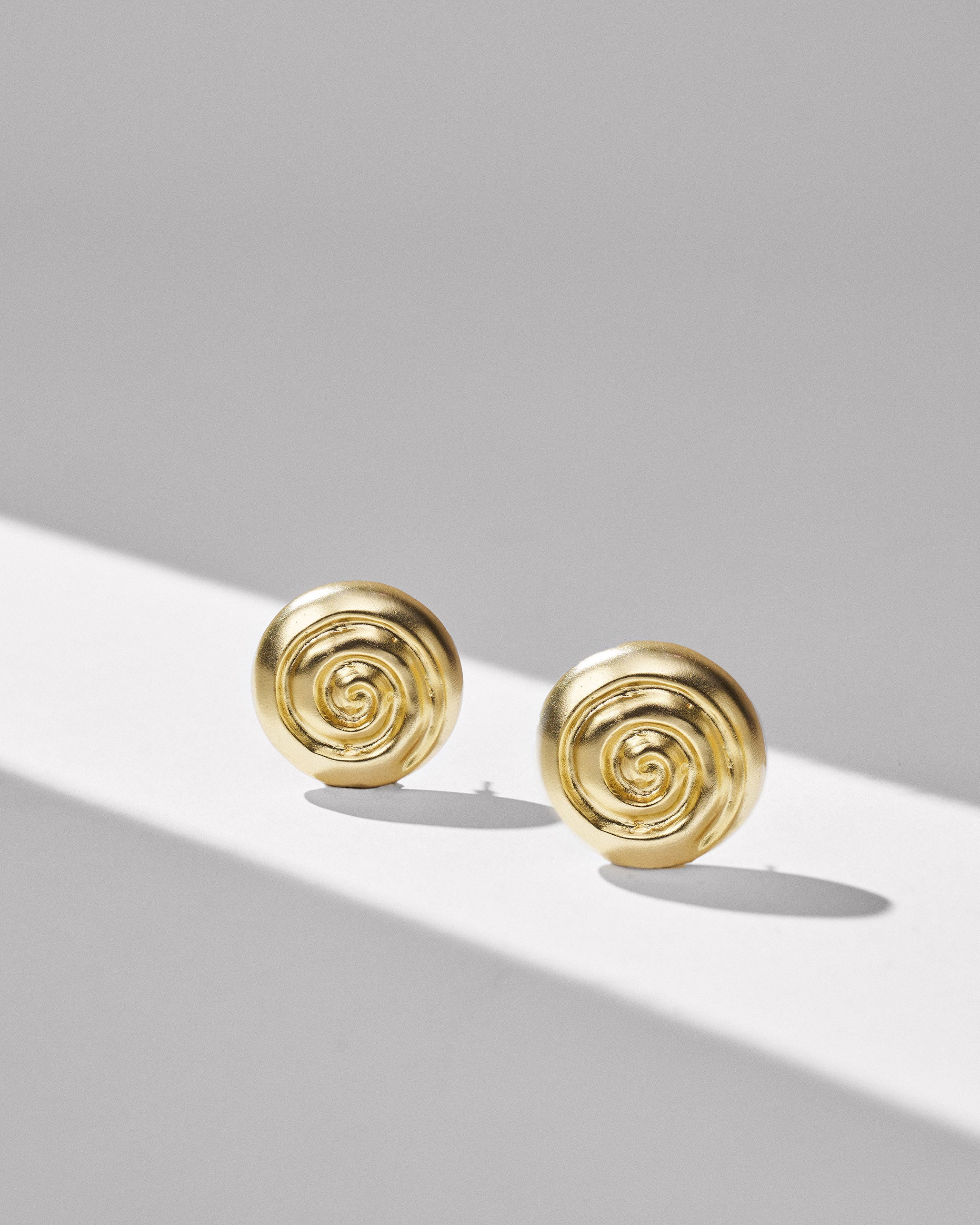 Swirlpool Studs - Gold