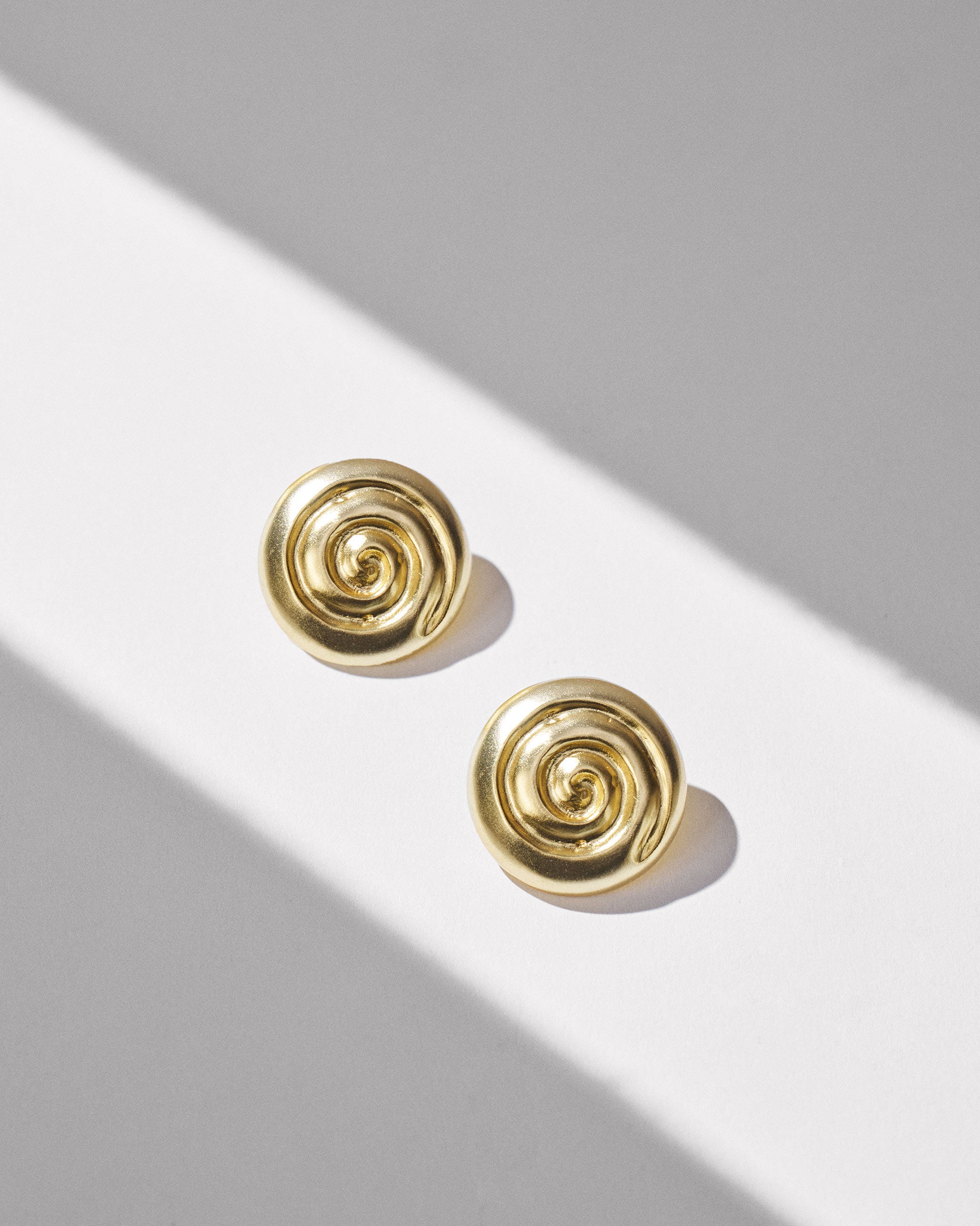 Swirlpool Studs - Gold