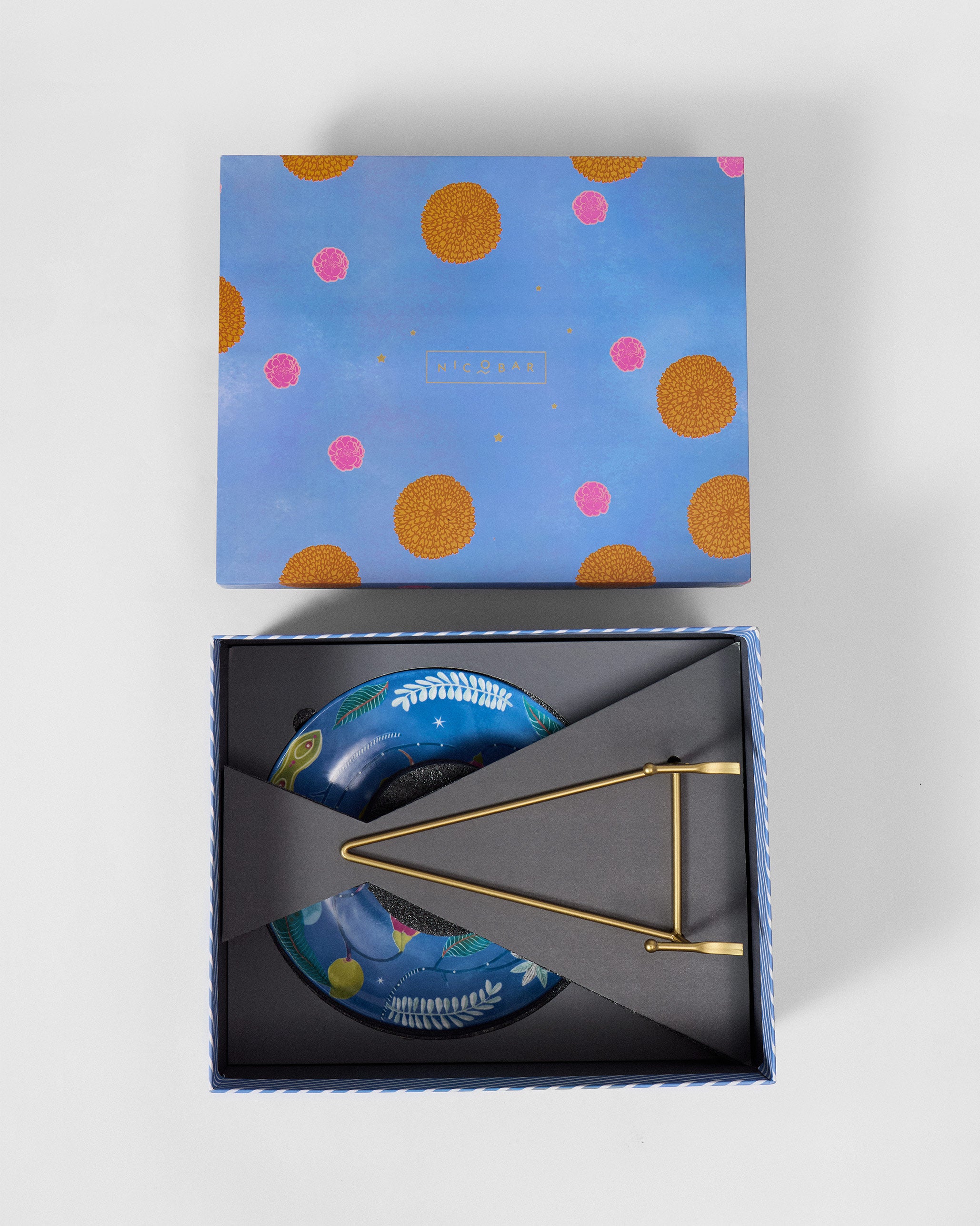 Pranahita Deco Plate with stand & wall hook