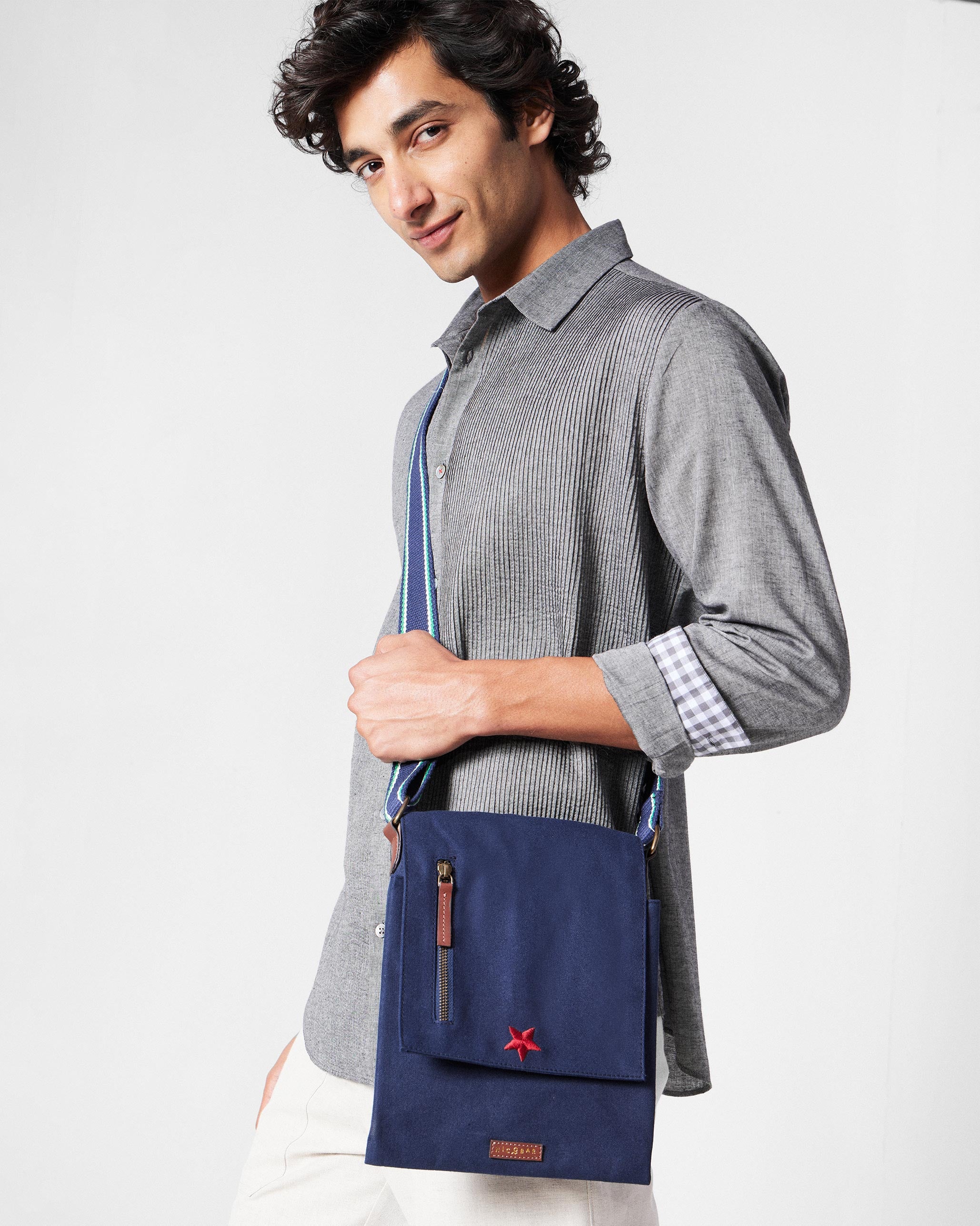 Safari Men's Messenger - Navy