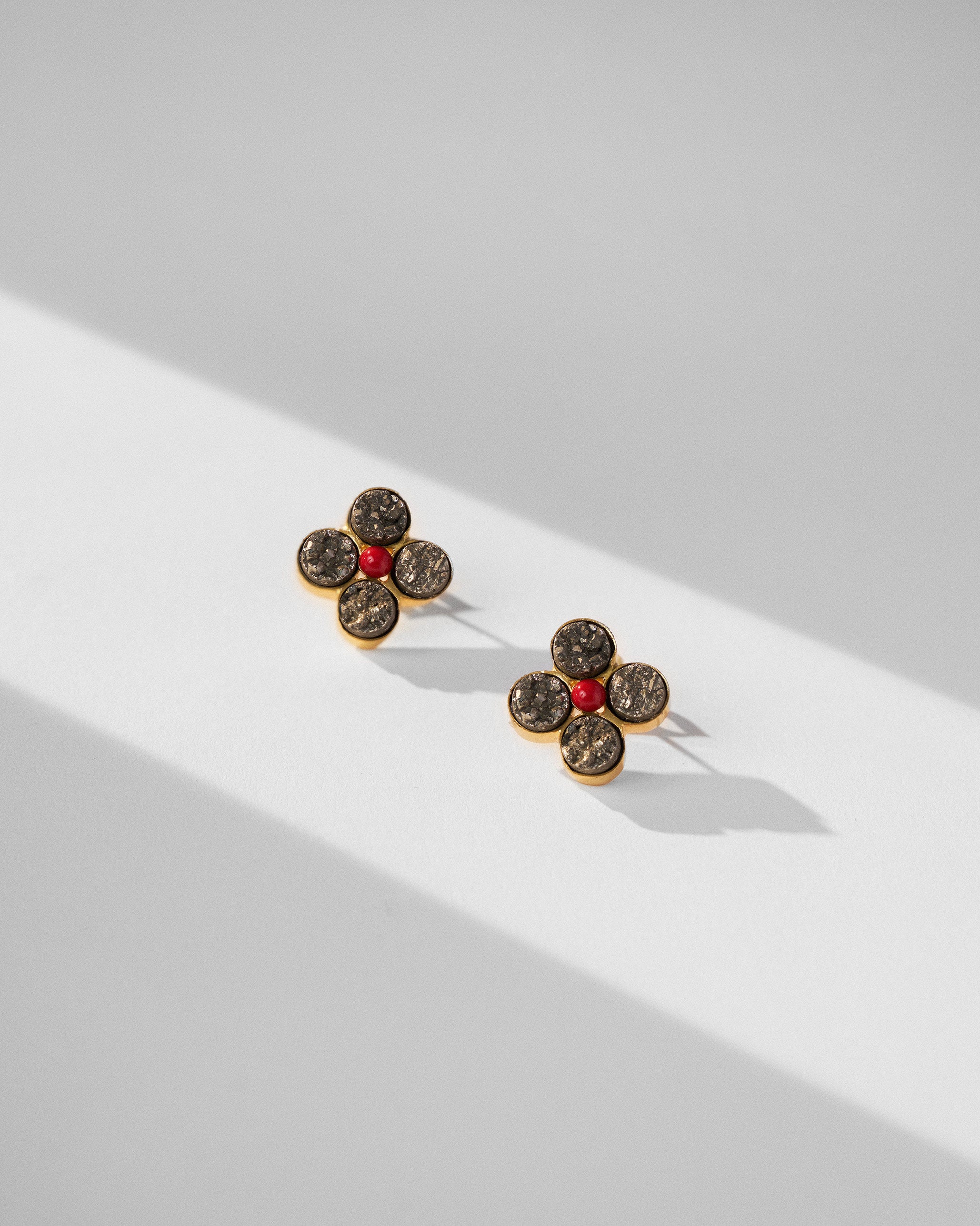 Sindhu Studs - Gold