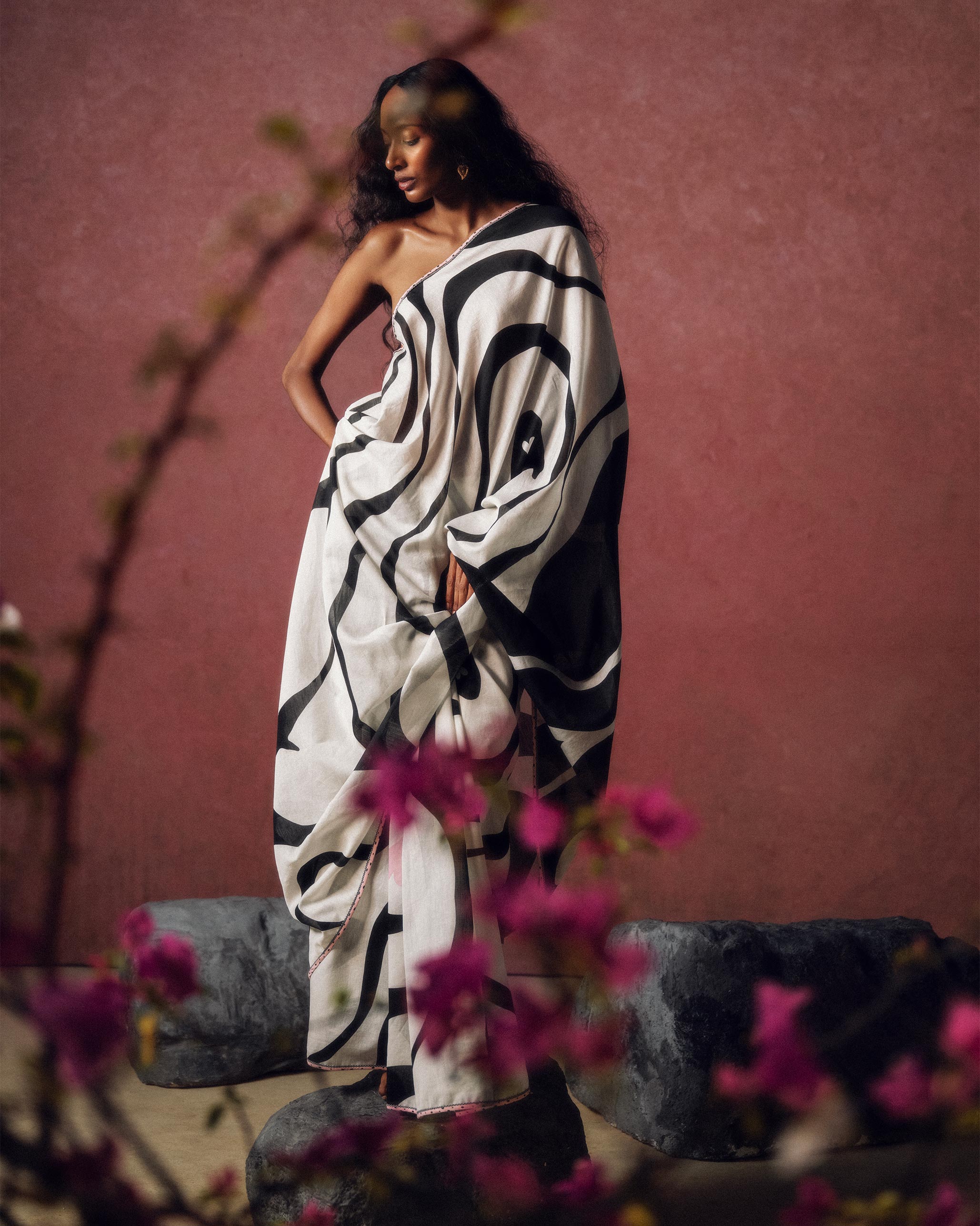 Ella Sari - White & Black Printed