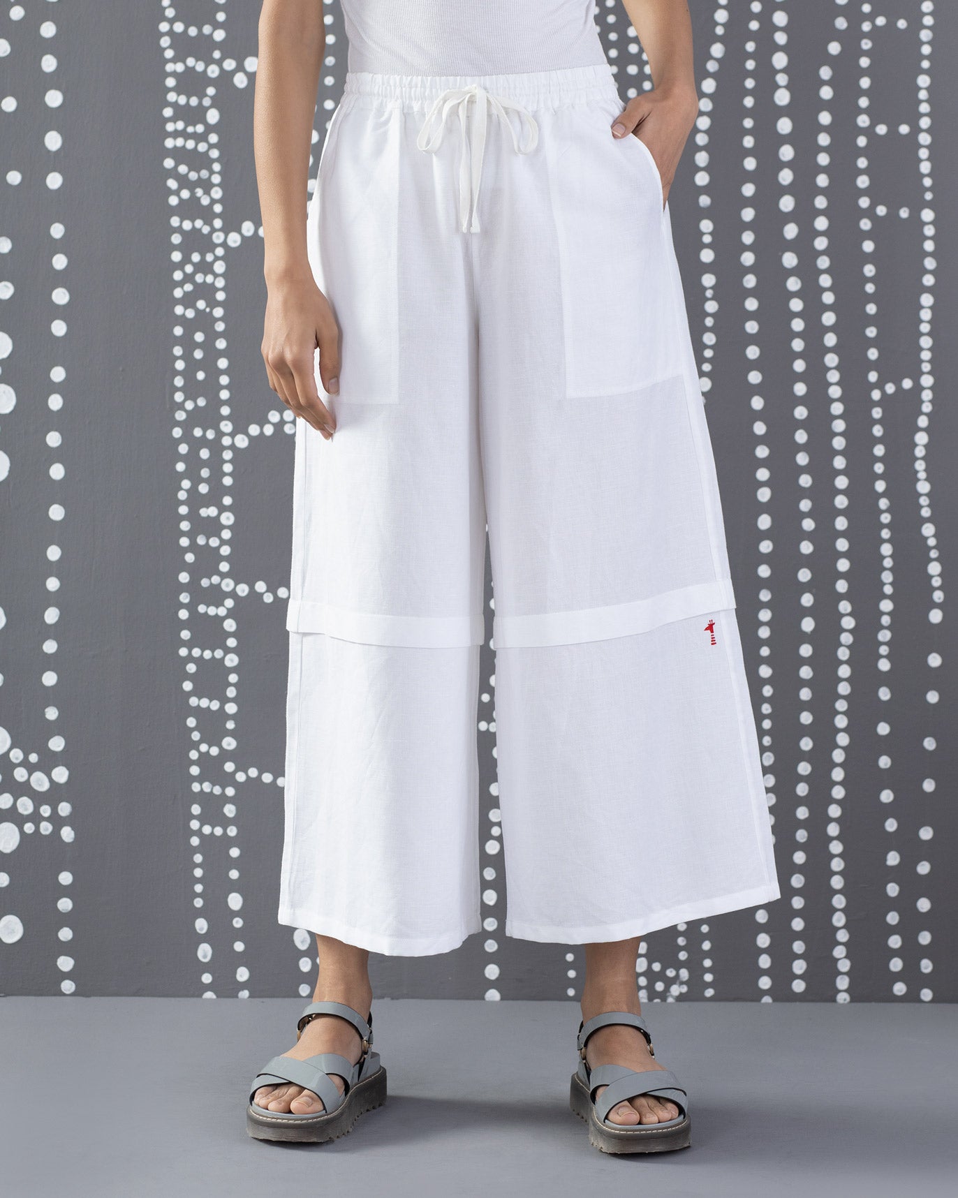 Knee Pleat Pants - White