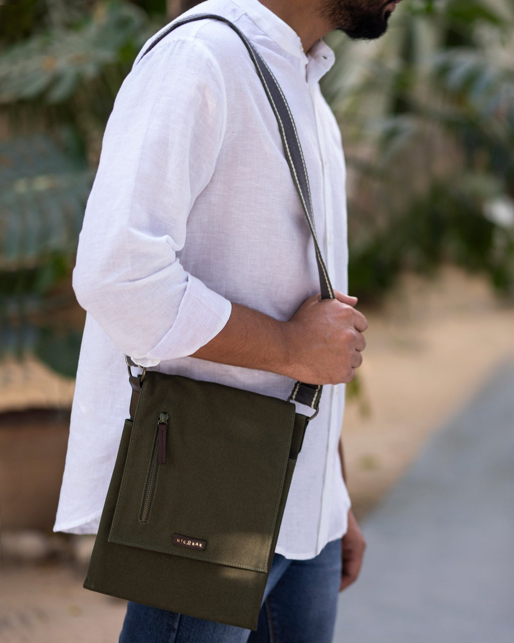 Safari Men's Messenger - Olive – Nicobar