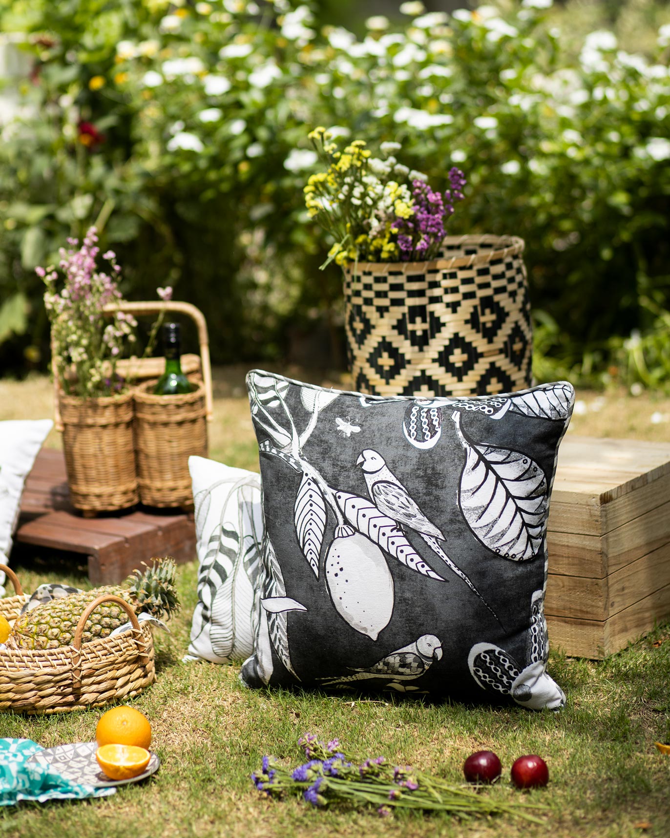 Nimbu Tota Cushion Cover - Grey and White