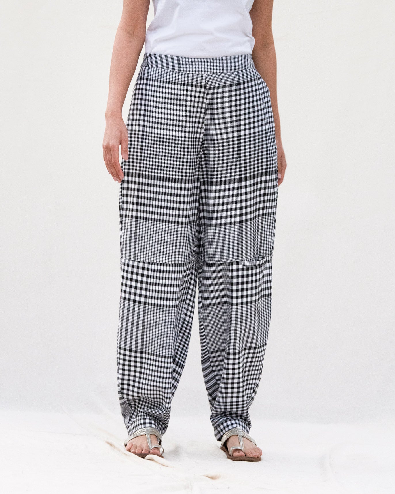 Knee Pocket Pants - Black & White