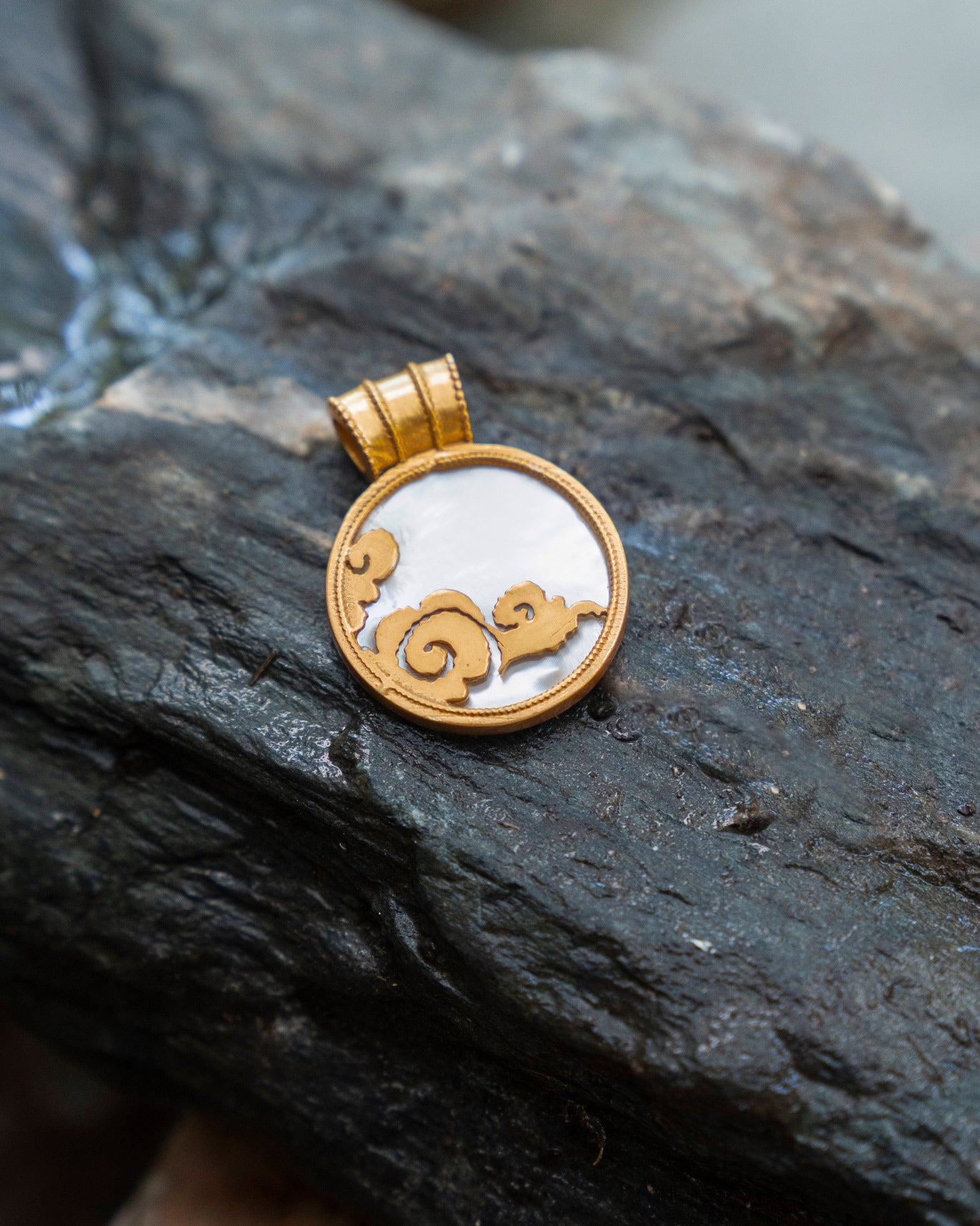 Cloud Air Sign Charm - Gold