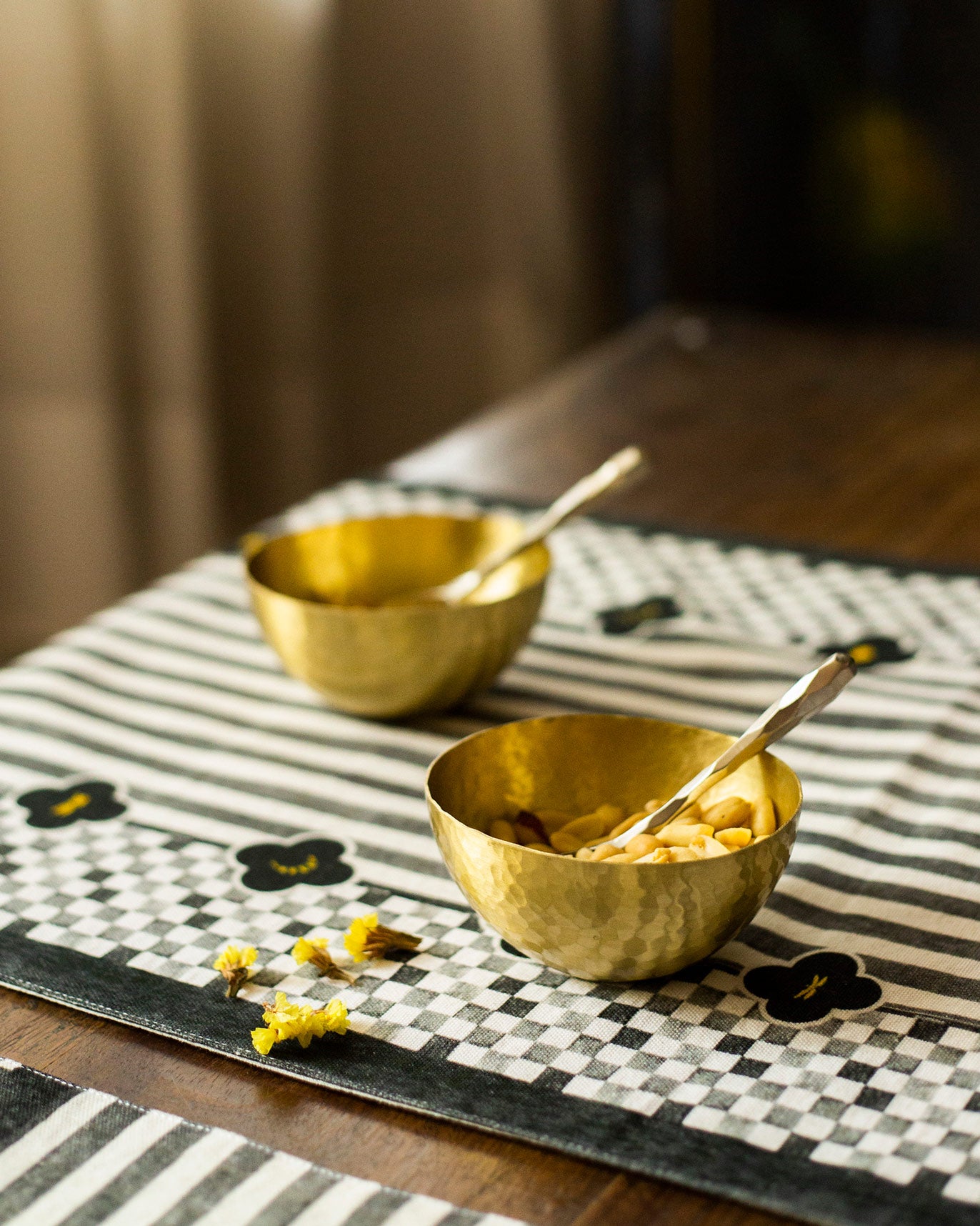 Icon Nut bowls with spoon (Set of 2)