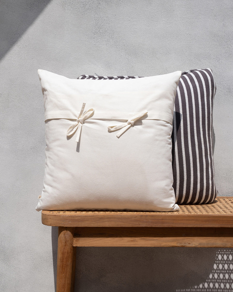 The back of the cushion cover with tie bows.