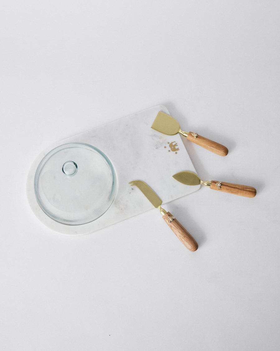 The cloche and knives.