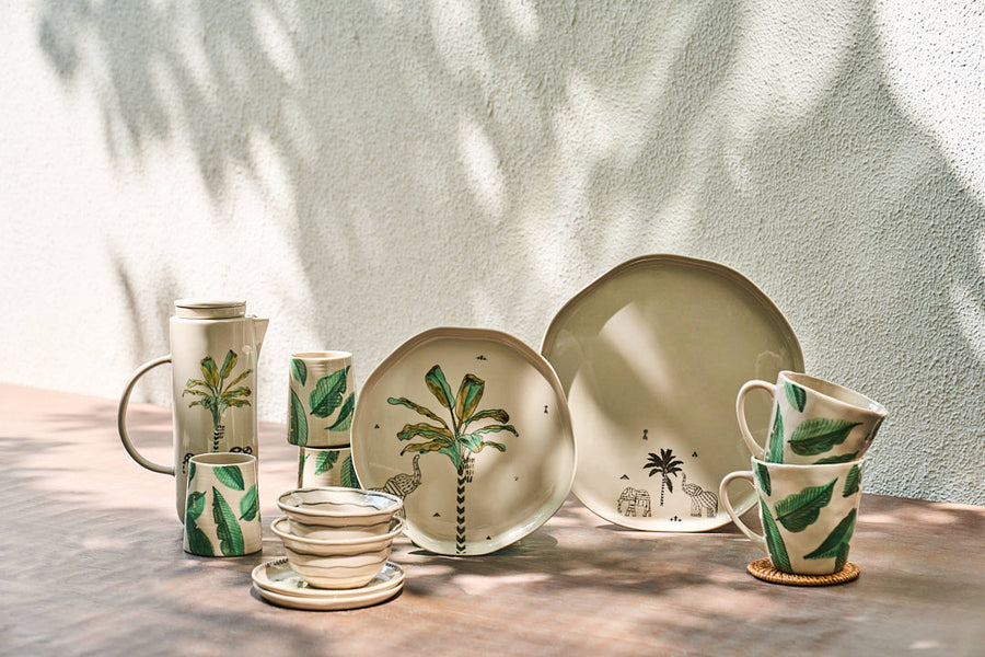 Ceylon katoris among matching pieces.