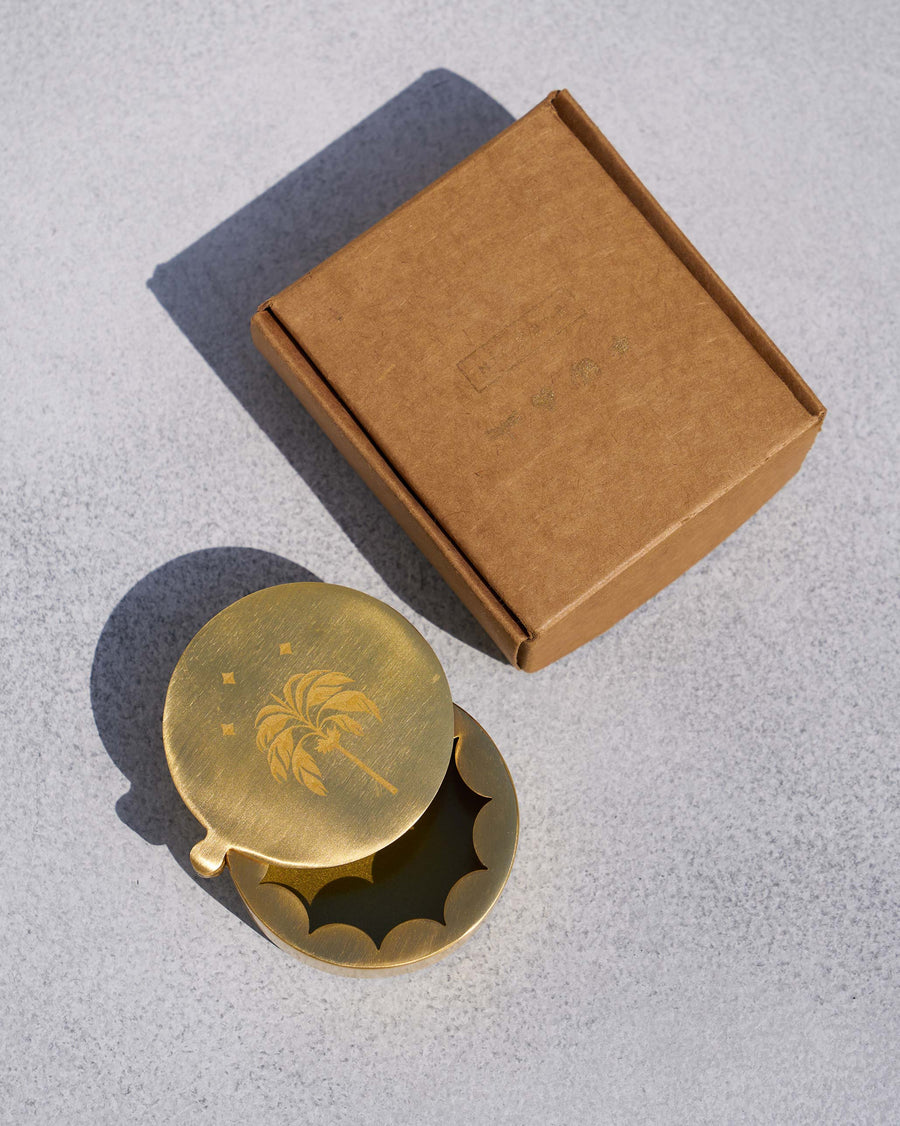 The Waadi Kesar Box beside its kraft gift box.