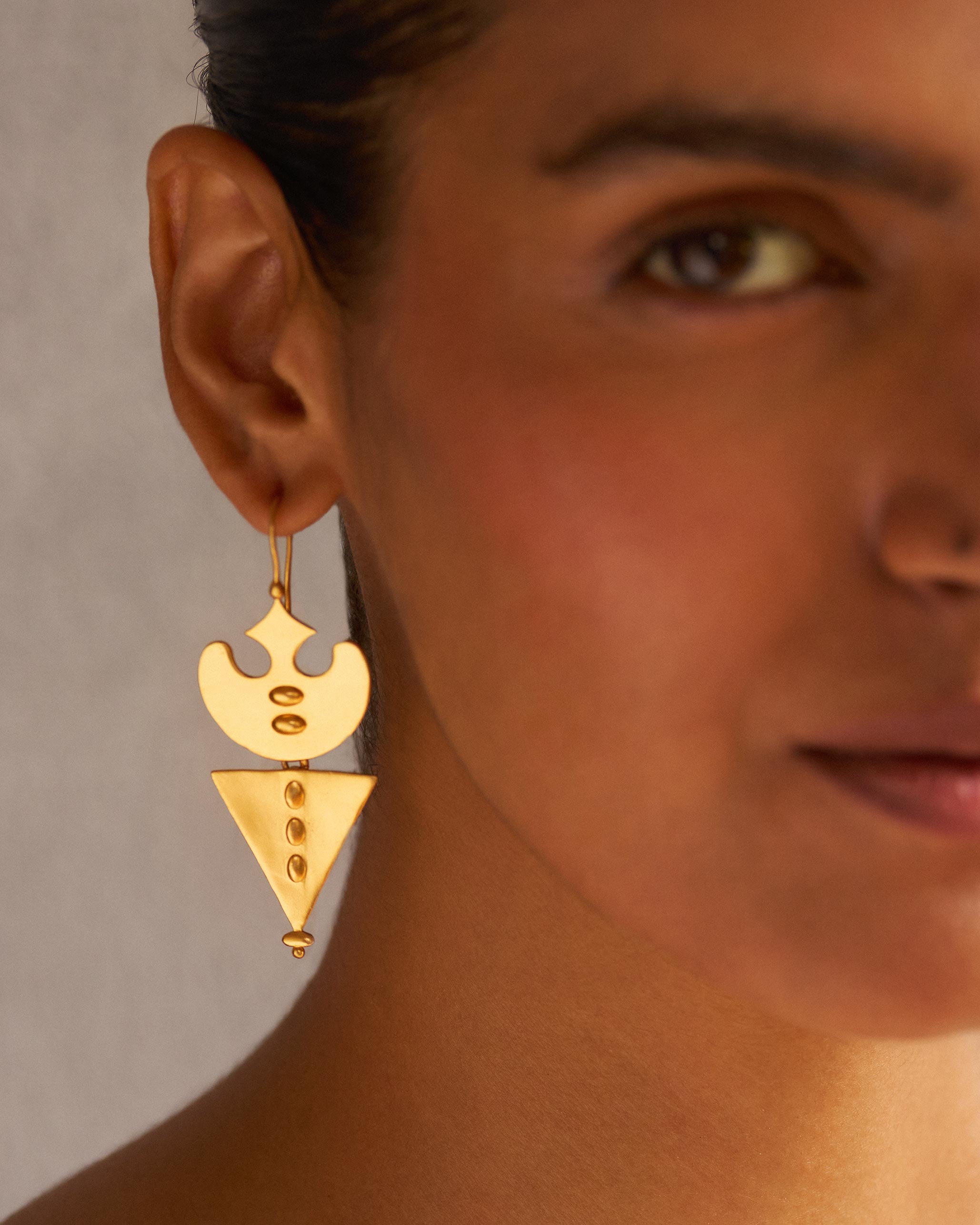 Lama Earrings - Gold