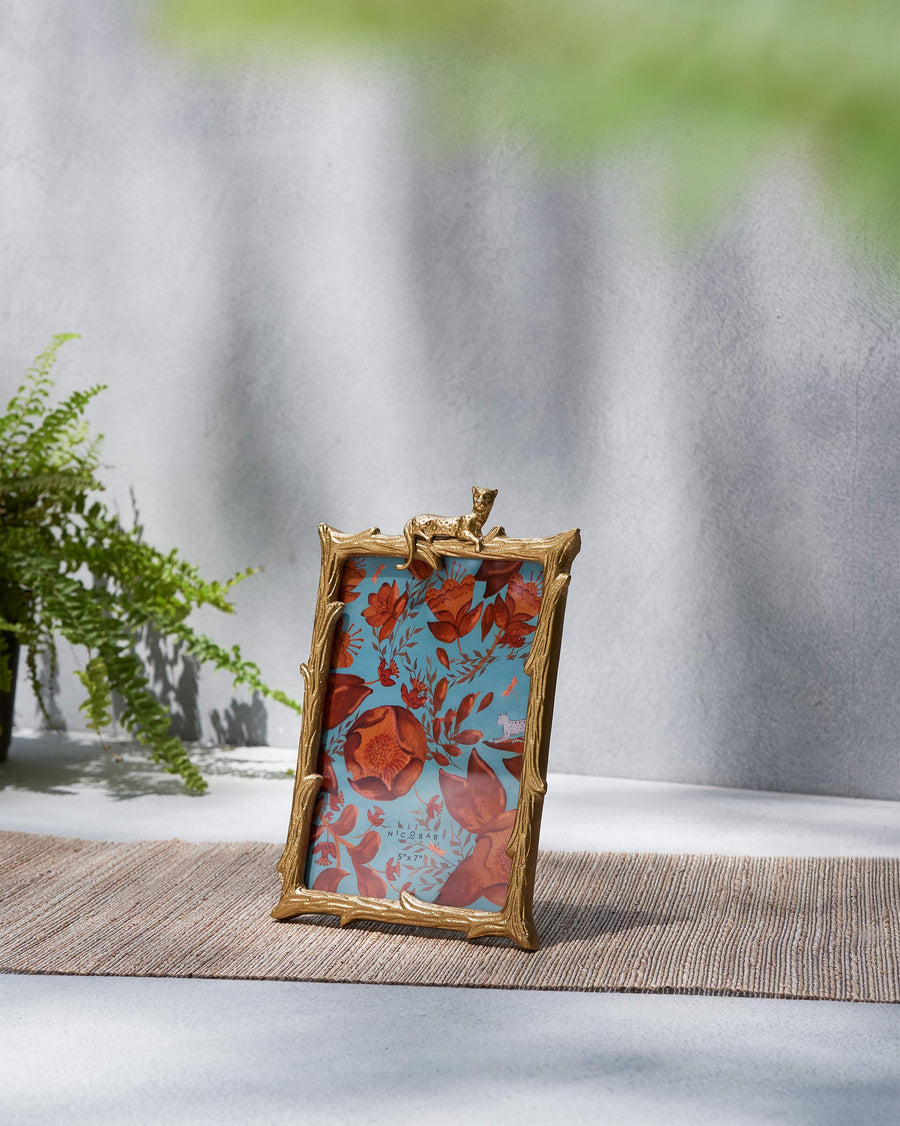 The Jozani frame on a table outdoors, a leopard lounging on top