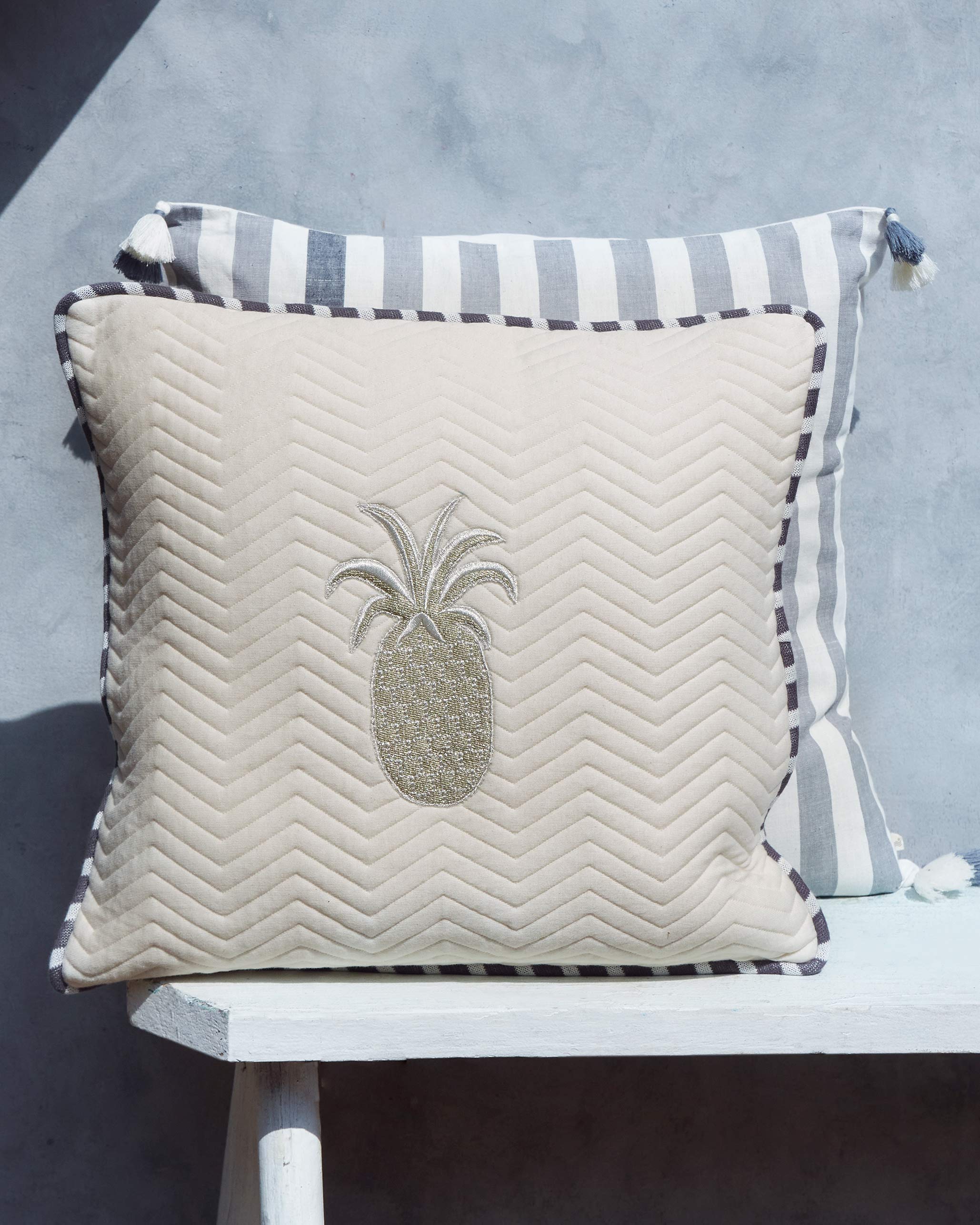 Quilted Ananas Cushion Cover