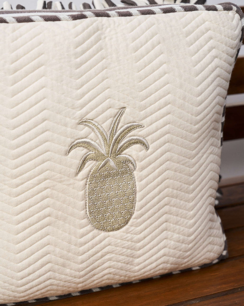 Quilted Ananas Cushion Cover