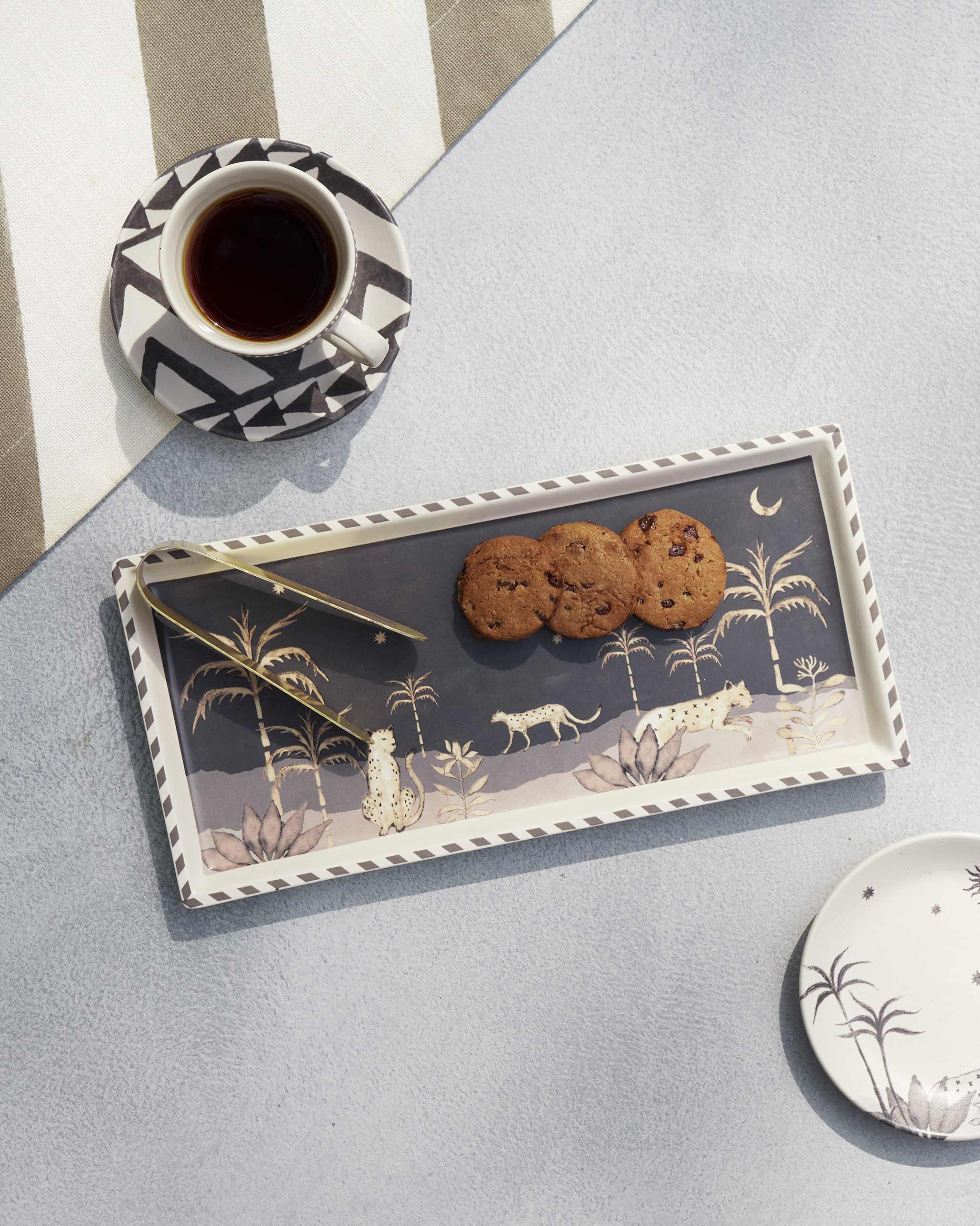 Zuri Cookie Tray with Tong