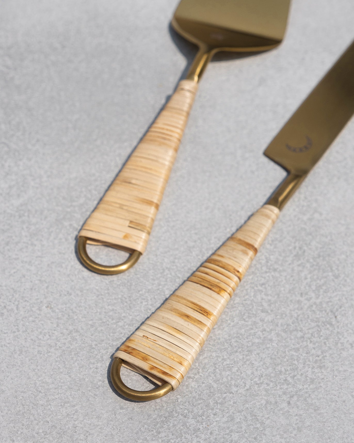 Rattan Cake Knife Server