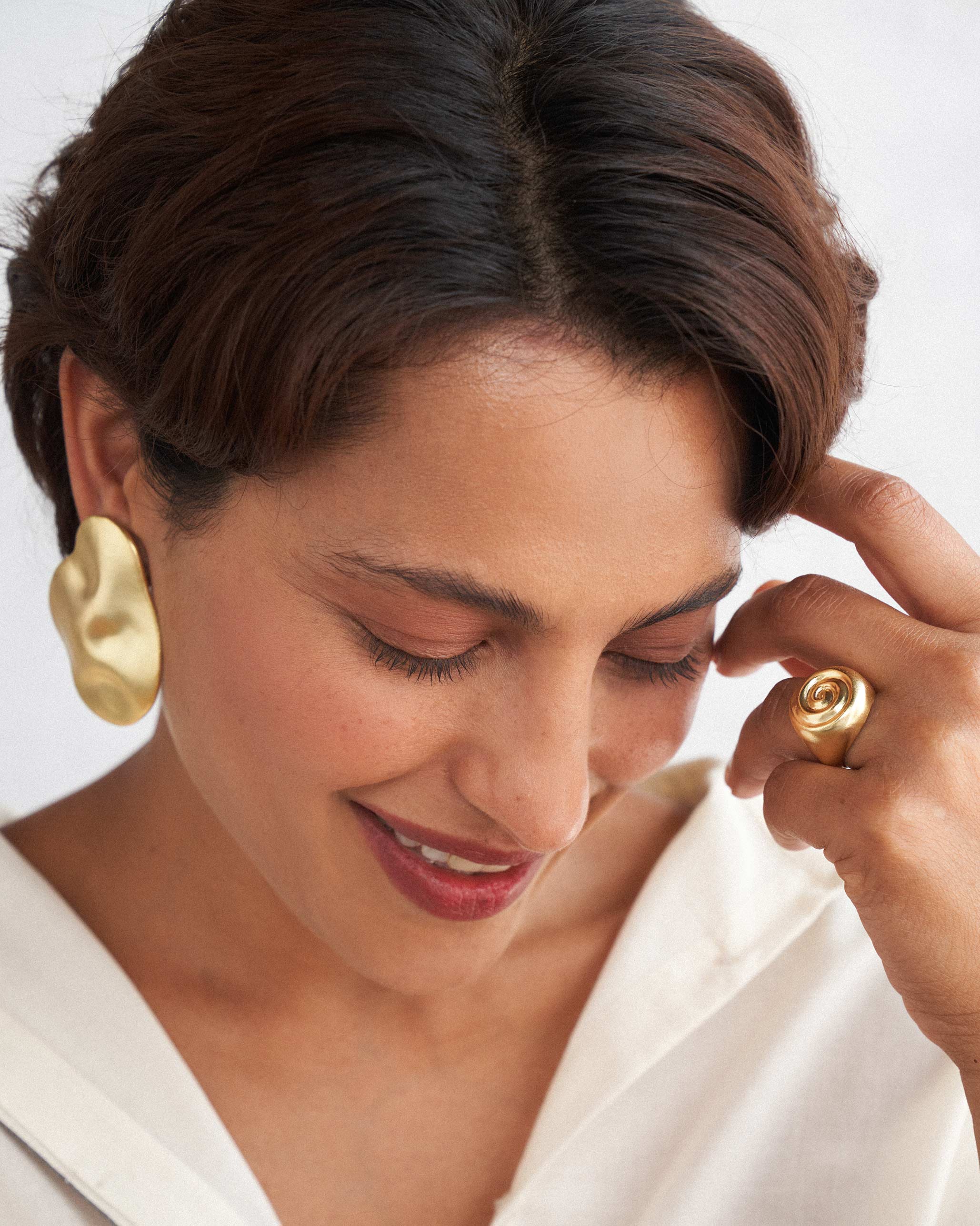 Oyster Drop Earrings - Brass