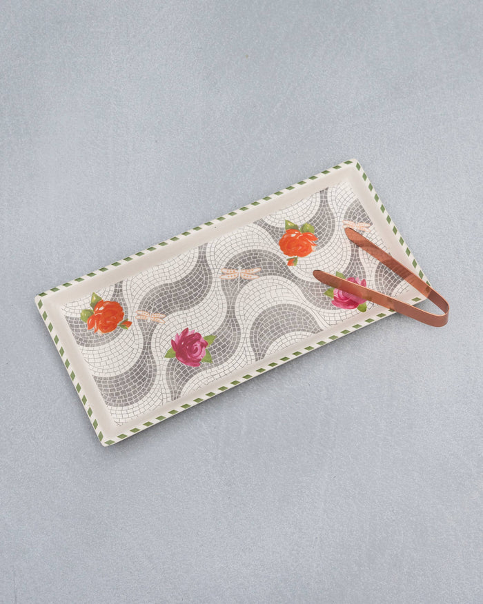 The tray with the tongs resting on it
