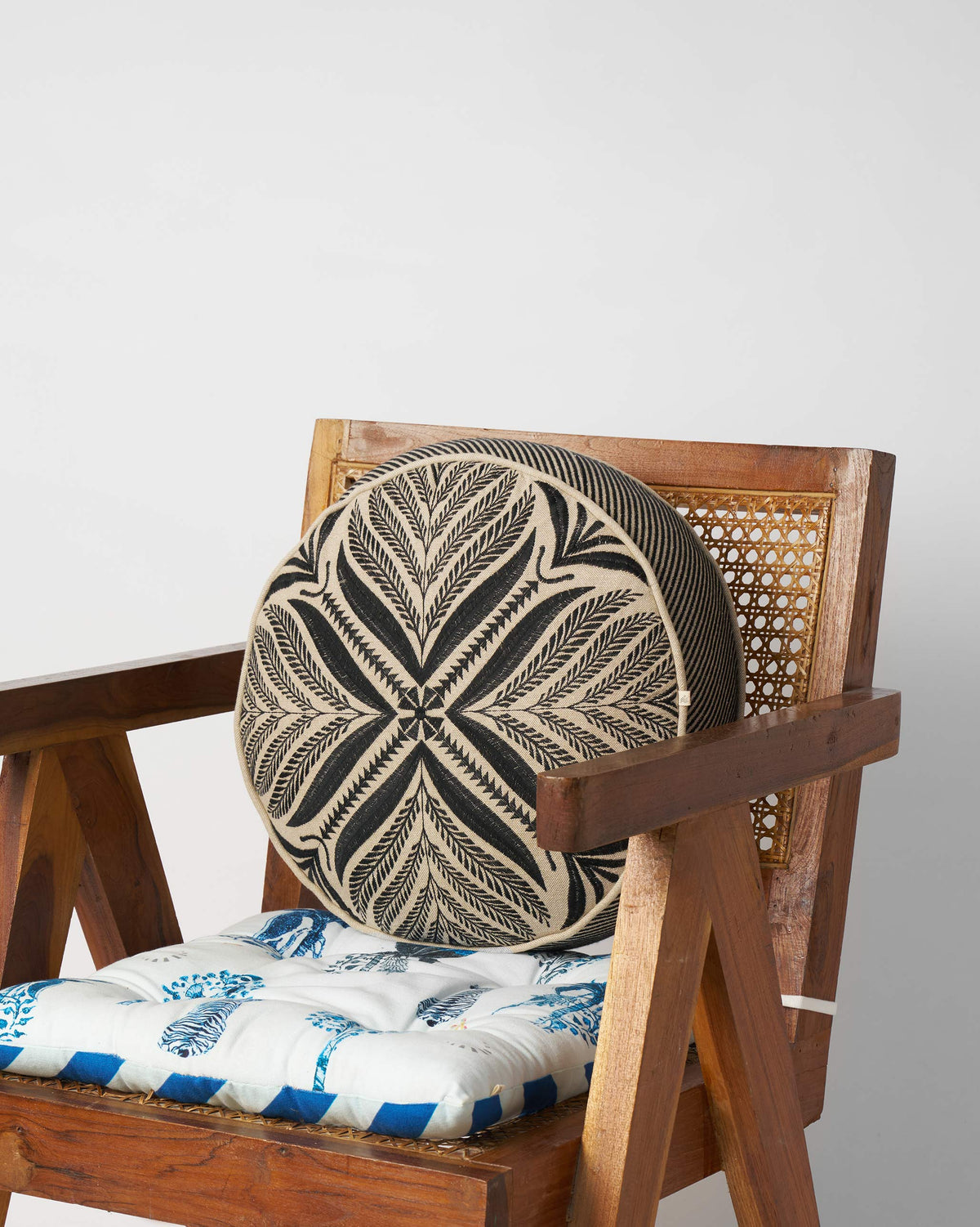 Morocco Leaf Cushion Cover(Black)