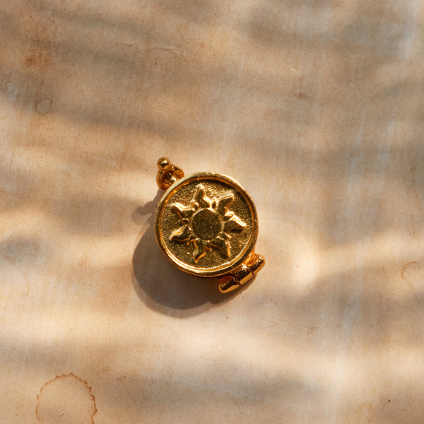 モダニティ BUTTONS CLIP (バトンズ クリップ) ゴールドブラウン Surya Button Clip - Gold – Nicobar