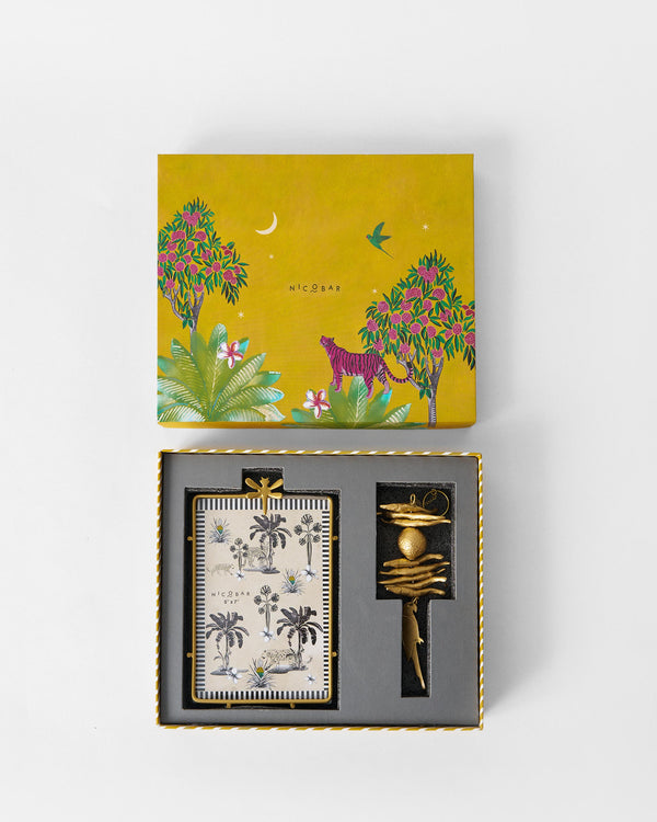 The open box from above, the frame and the charm in their slots